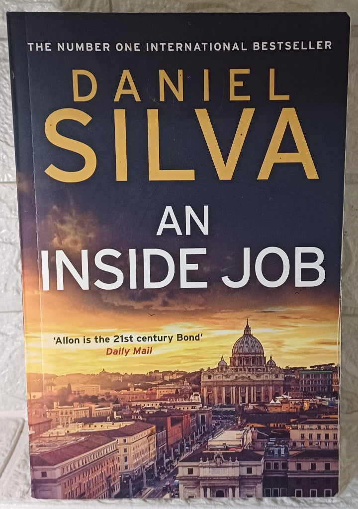 Front Cover Of An inside job (Daniel Silva)