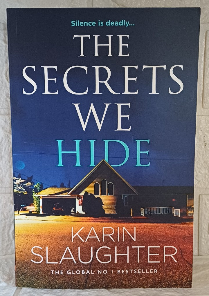 Front Cover Of The secrets we hide (Karin Slaughter)