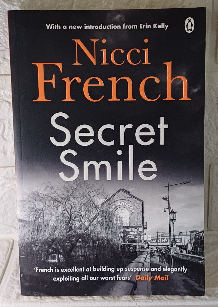 Front Cover Of Secret Smile (Nicci French)