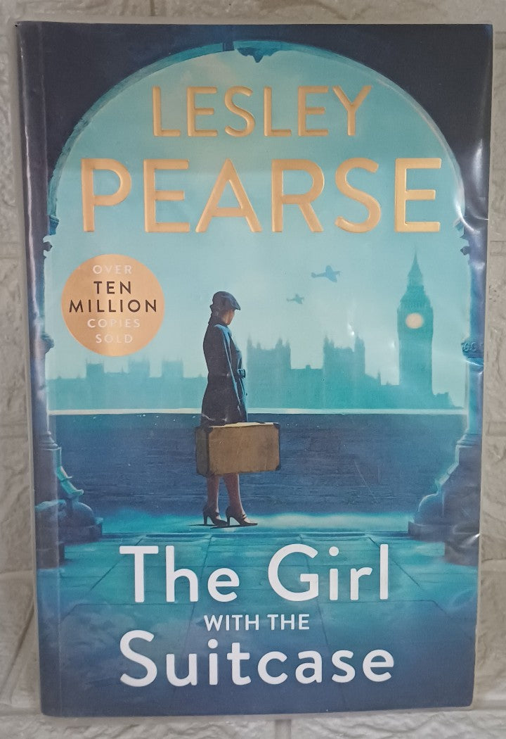 Front Cover Of The Girl With The Suitcase (Lesley Pearse)
