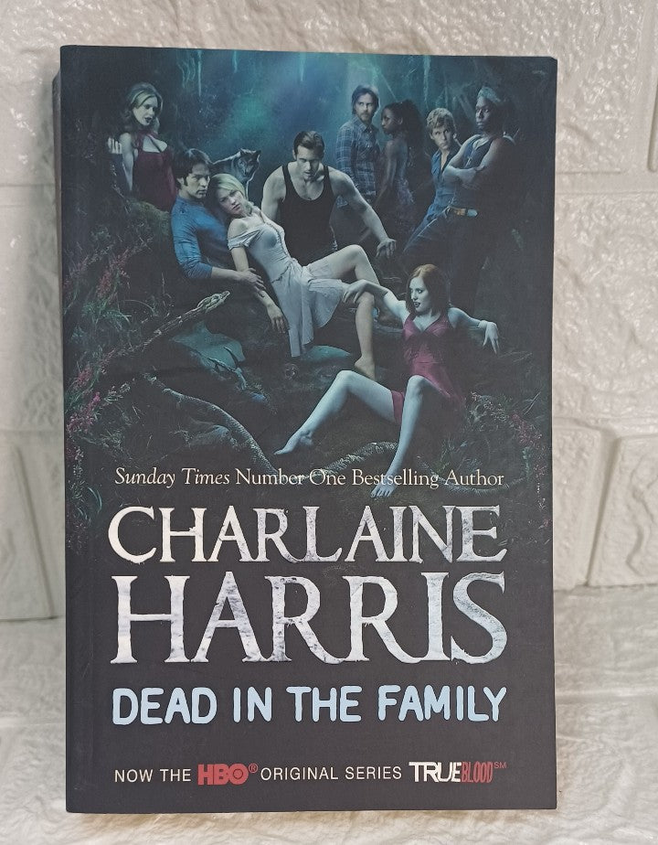 Front Cover Of Dead in the Family (Sookie Stackhouse, #10) (Charlaine Harris)