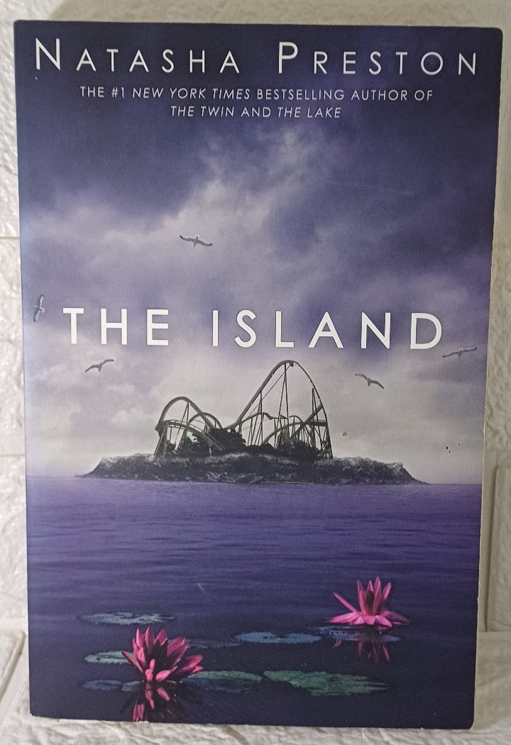 Front Cover Of The Island (Natasha Preston)
