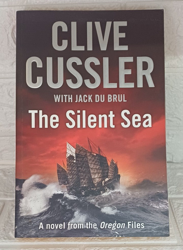 Front Cover Of The Silent Sea (Oregon Files, #7) (Clive Cussler)