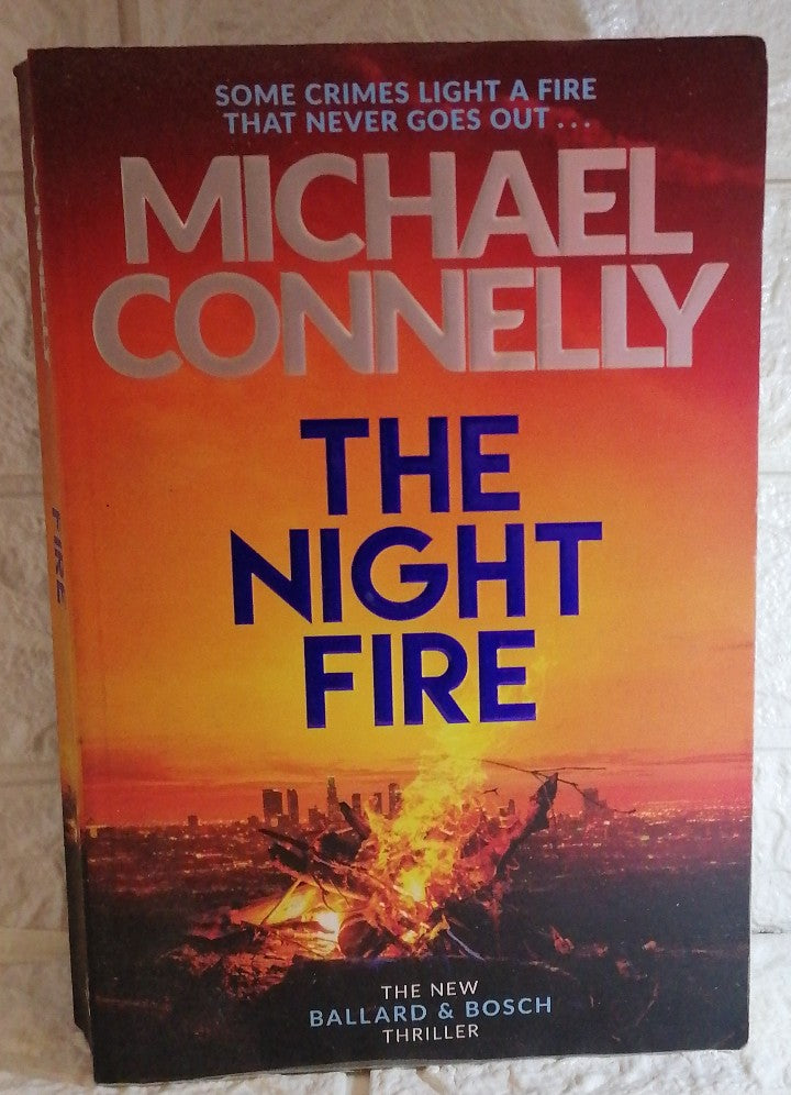 Front Cover Of The Night Fire (Renée Ballard, #3; Harry Bosch, #22; Harry Bosch Universe, #33) (Michael Connelly)