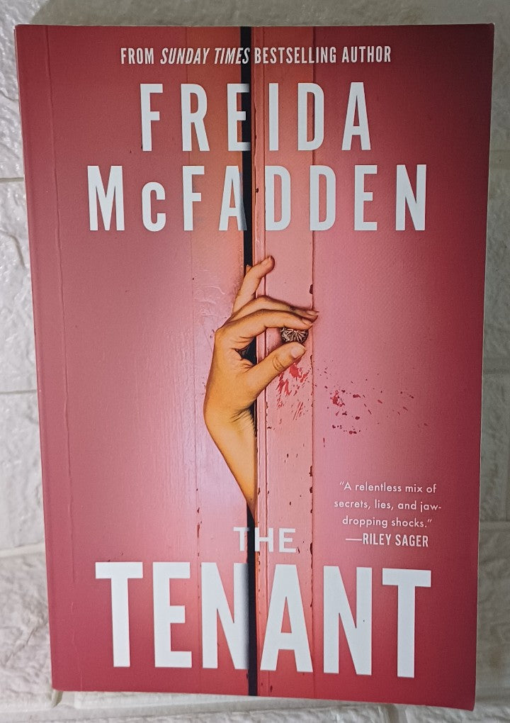 Front Cover Of The Tenant (Freida McFadden)