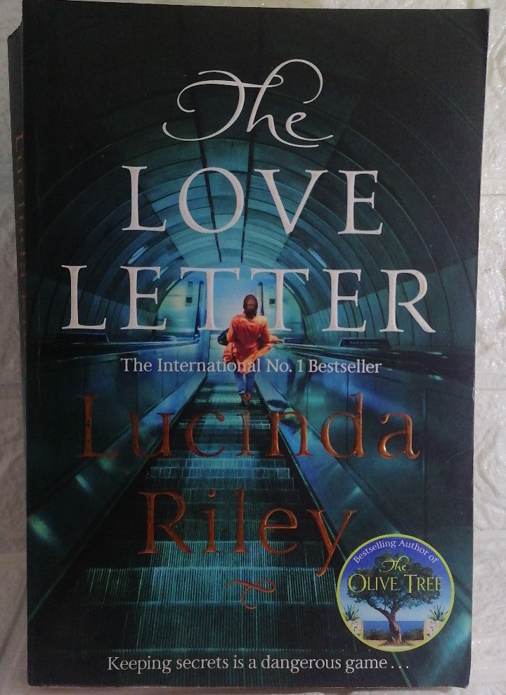 Front Cover Of The Love Letter (Lucinda Riley)