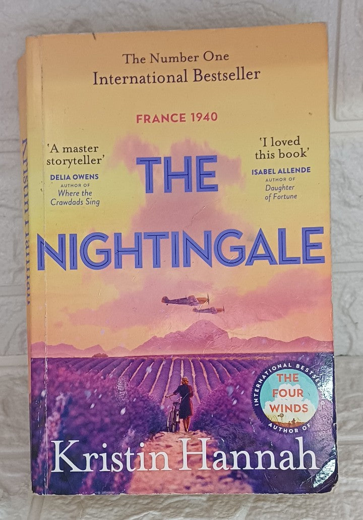 Front Cover Of The Nightingale (Kristin Hannah)