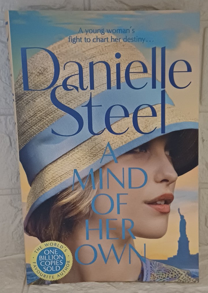 Front Cover Of A mind of her own (Danielle Steel)