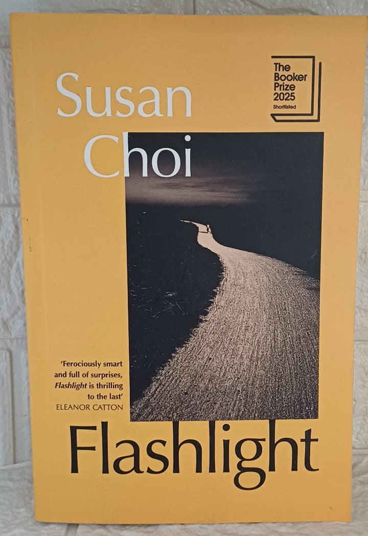 Front Cover Of Flashlight (Susan Choi)