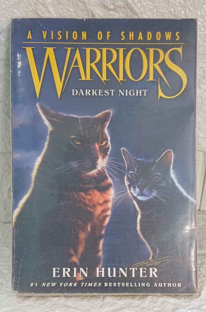 Front Cover Of Warriors darkest night (Erin Hunter)