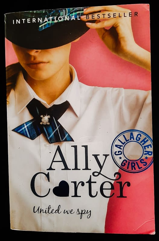 Front Cover Of United We Spy (Gallagher Girls #6) (Ally Carter
)