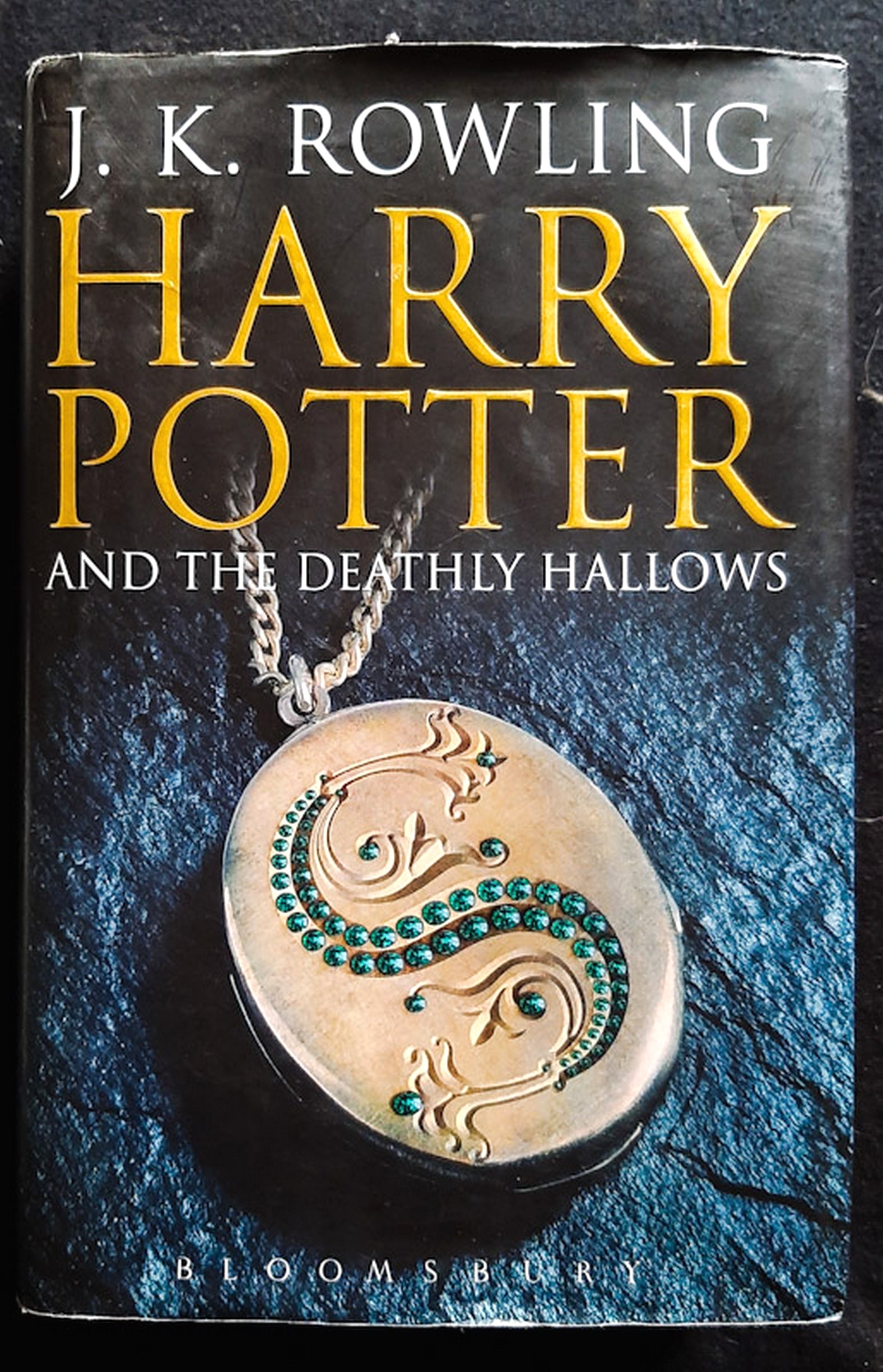 Front Cover Of Harry Potter And The Deathly Hallows (Harry Potter #7) (J. K. Rowling
)