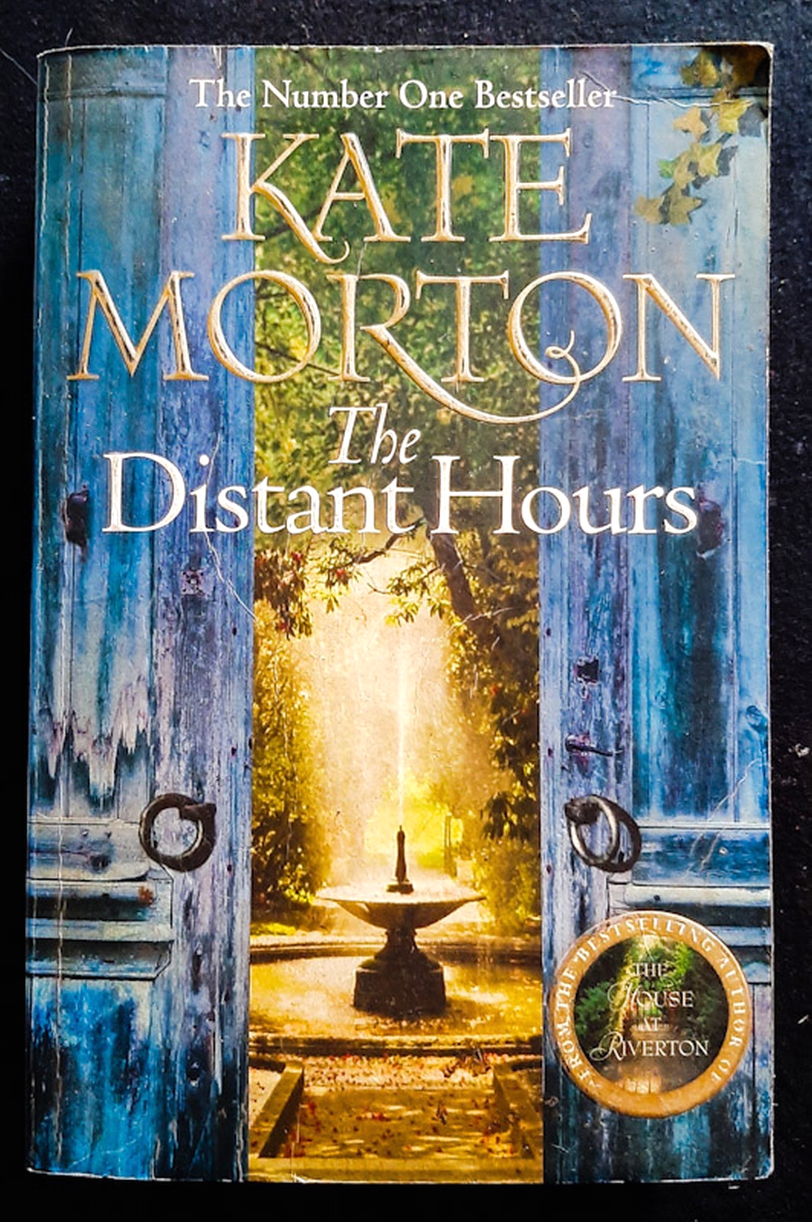 Front Cover Of The Distant Hours (Kate Morton)
