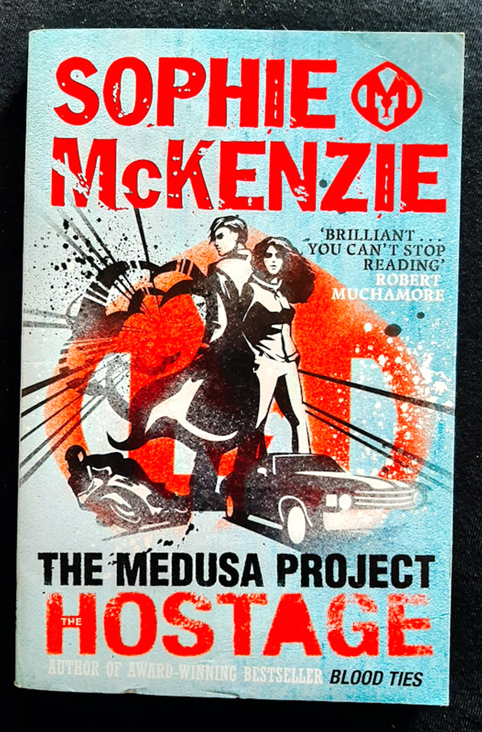 Front Cover Of The Hostage (Medusa Project #2) (Sophie McKenzie)