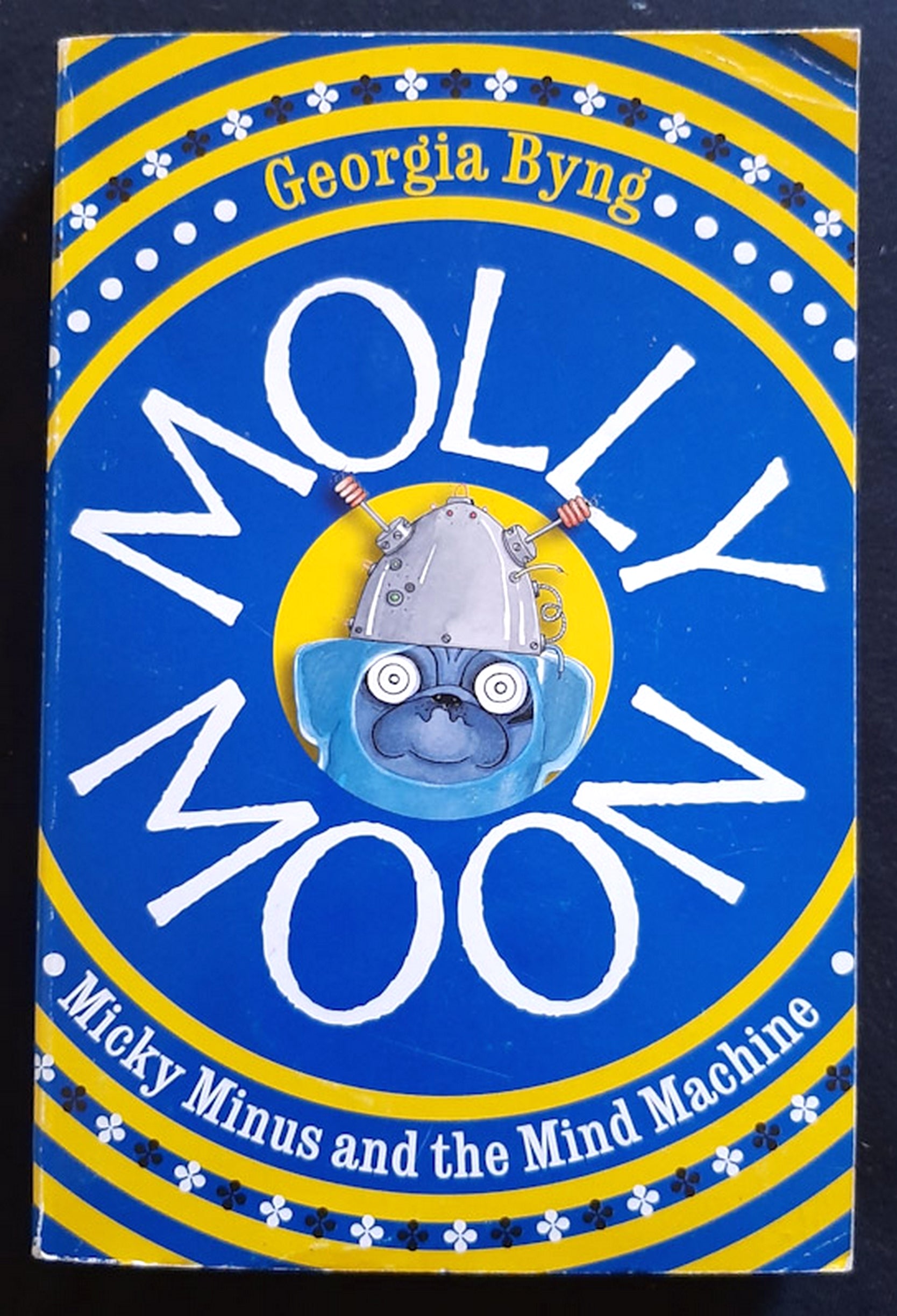 Front Cover Of Molly Moon, Micky Minus and the Mind Machine (Molly Moon #4) (Georgia Byng)