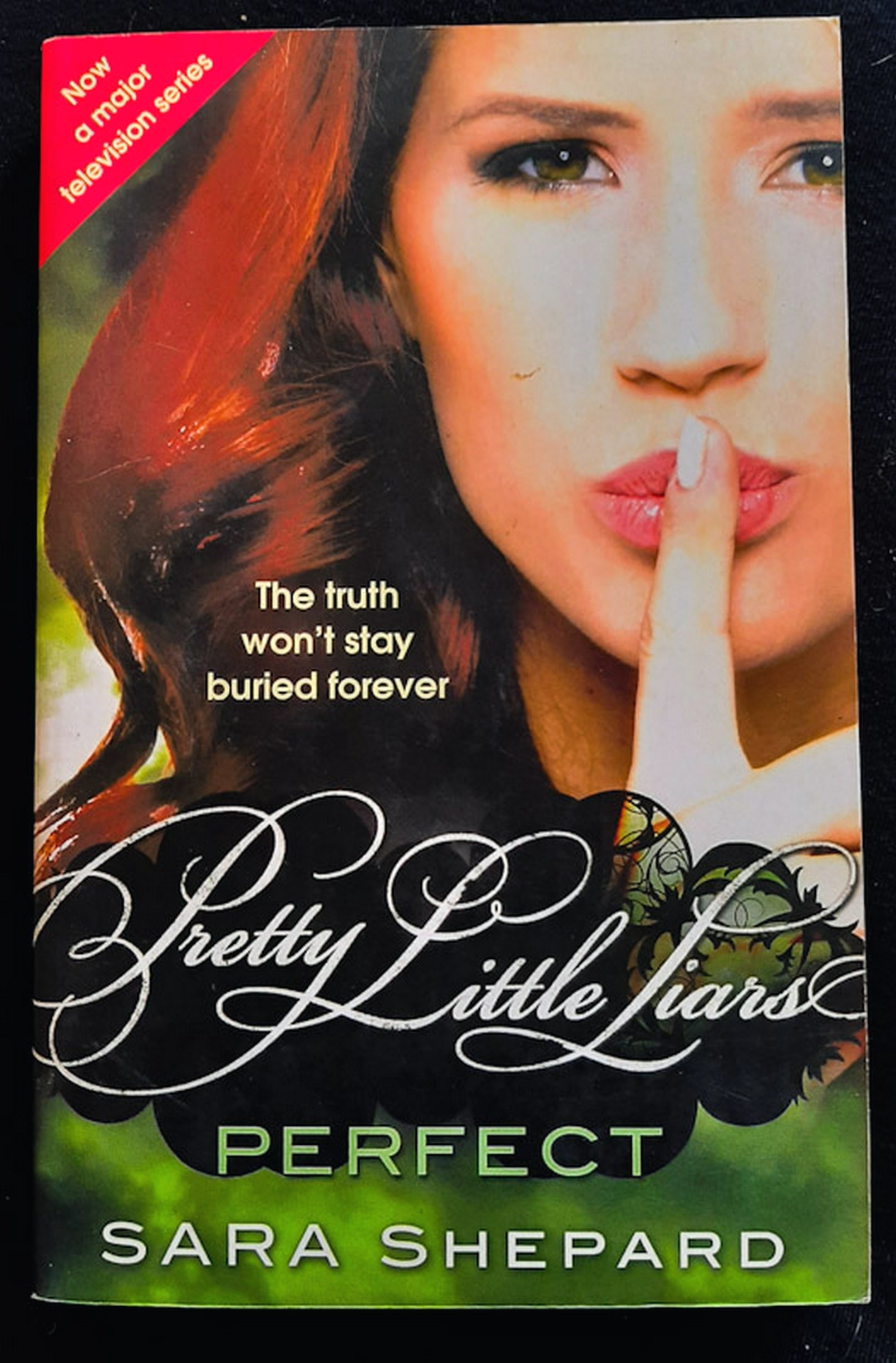 Front Cover Of Perfect (Pretty Little Liars #3) (Sara Shepard)
