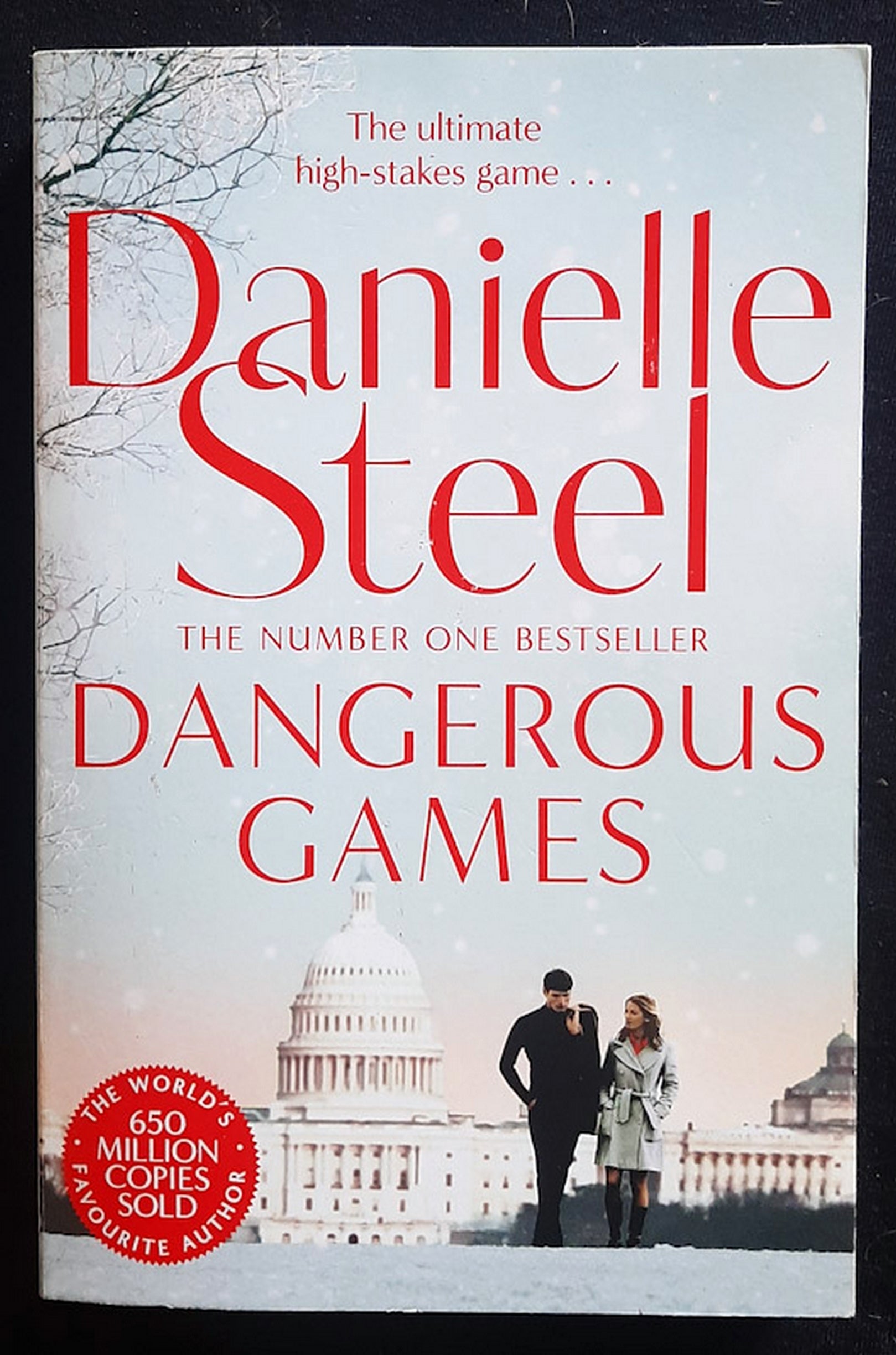 Front Cover Of Dangerous Games (Danielle Steel)