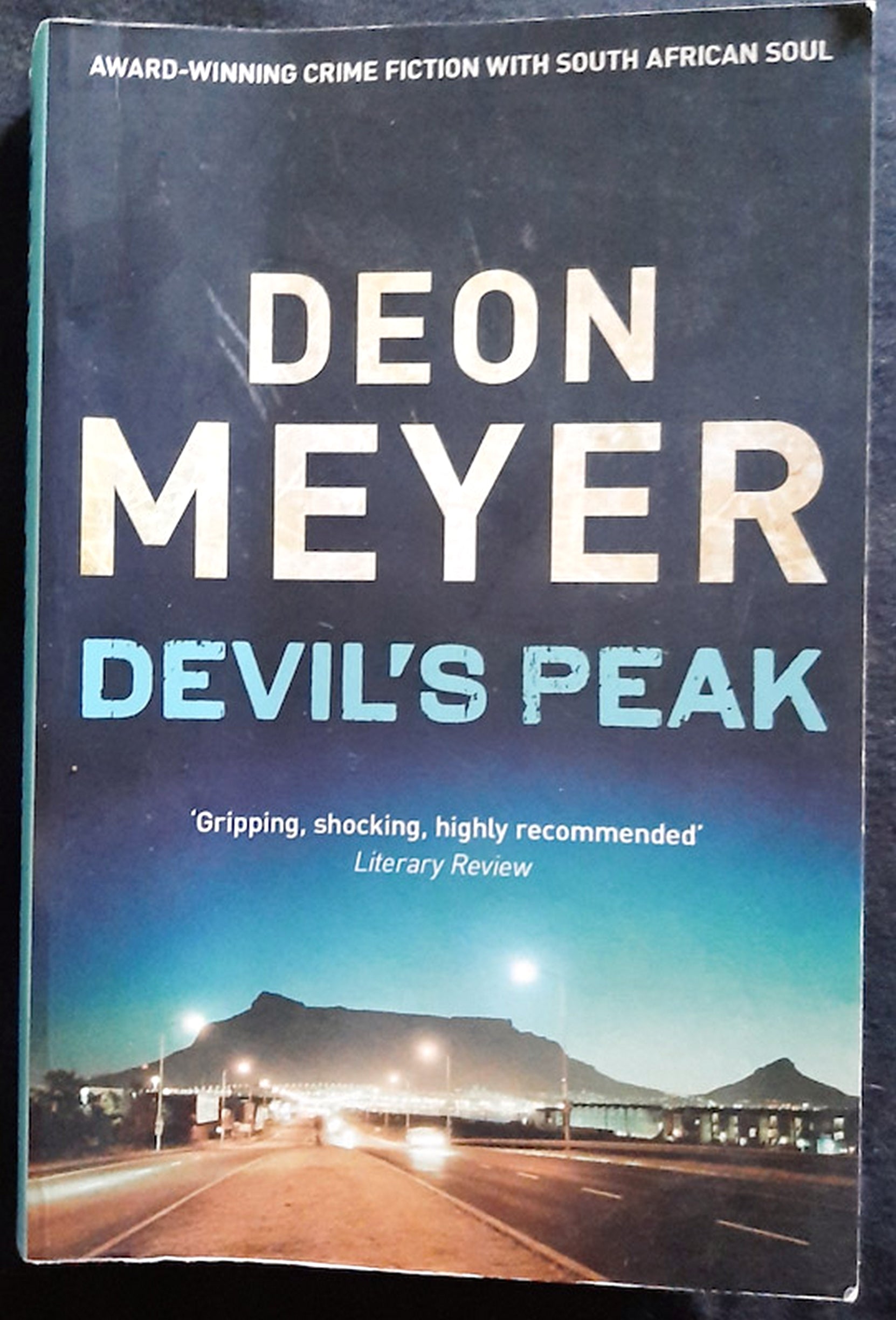 Front Cover Of Devil's Peak (Benny Griessel #1) (Deon Meyer)