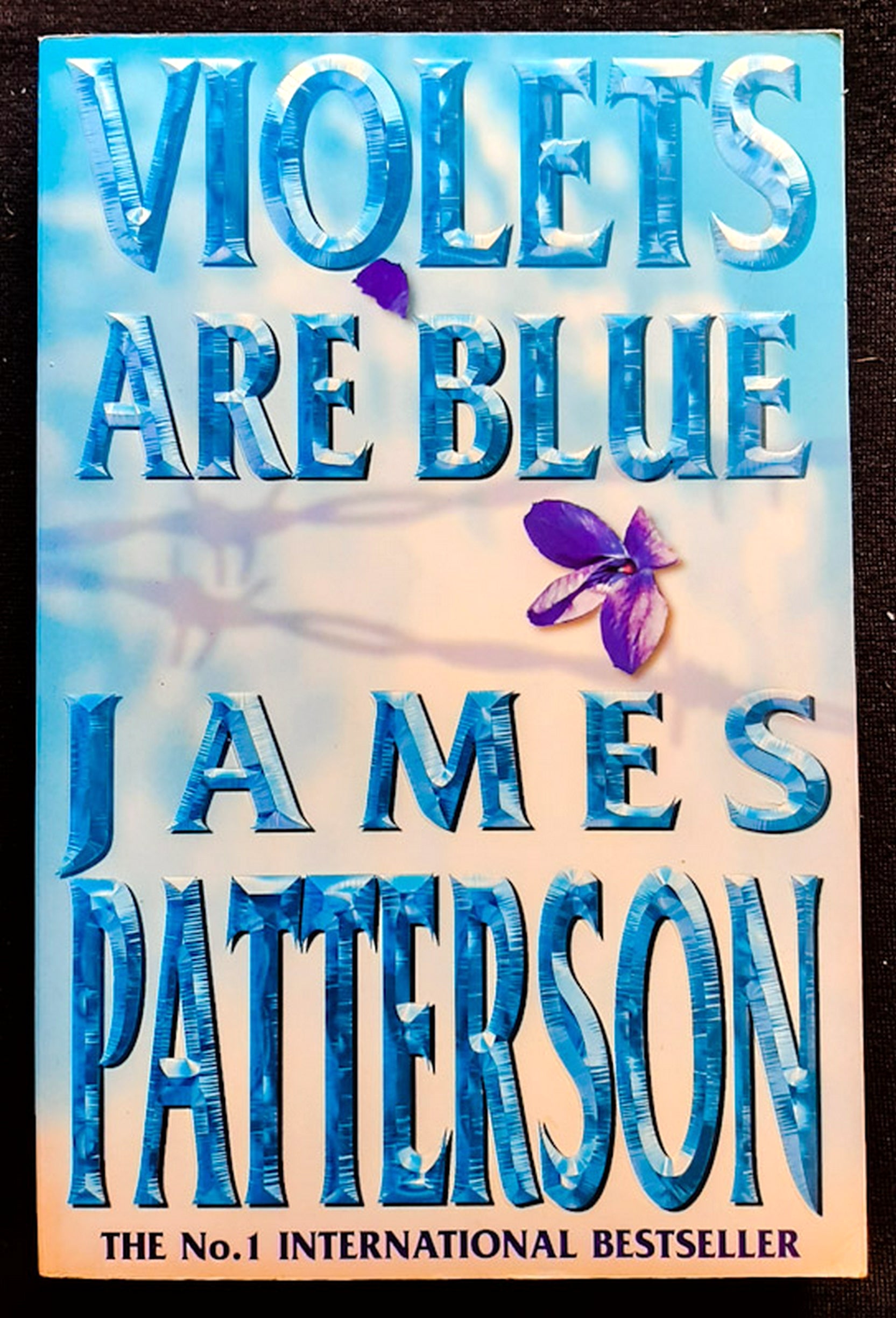 Front Cover Of Violets Are Blue (Alex Cross #7) (James Patterson)