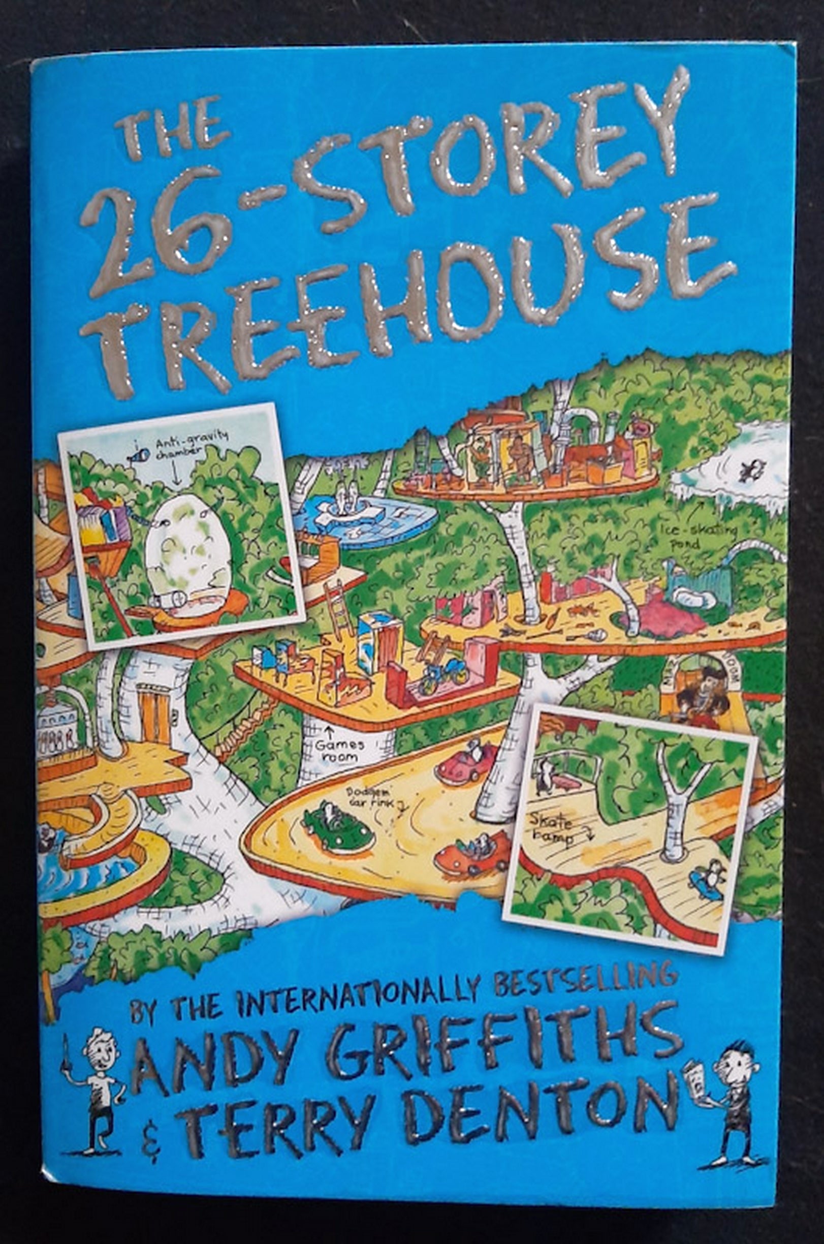 Front Cover Of The 26-Storey Treehouse (Treehouse #2) (Andy Griffiths)