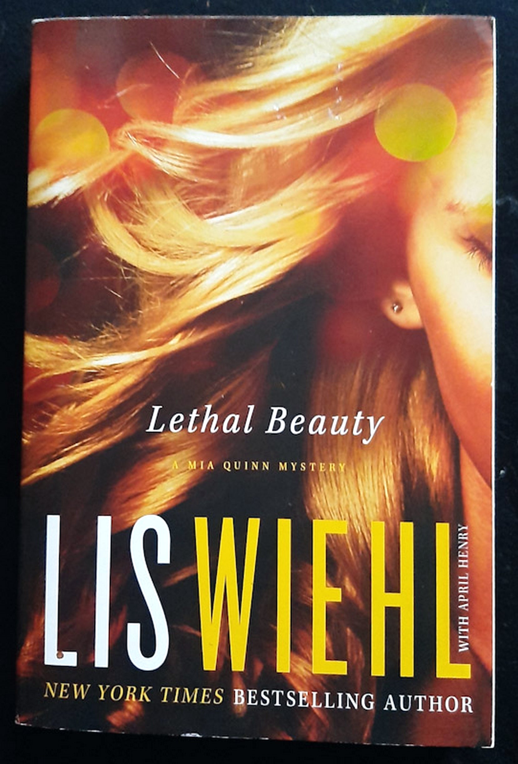 Front Cover Of Lethal Beauty (Mia Quinn #3) (Lis Wiehl)