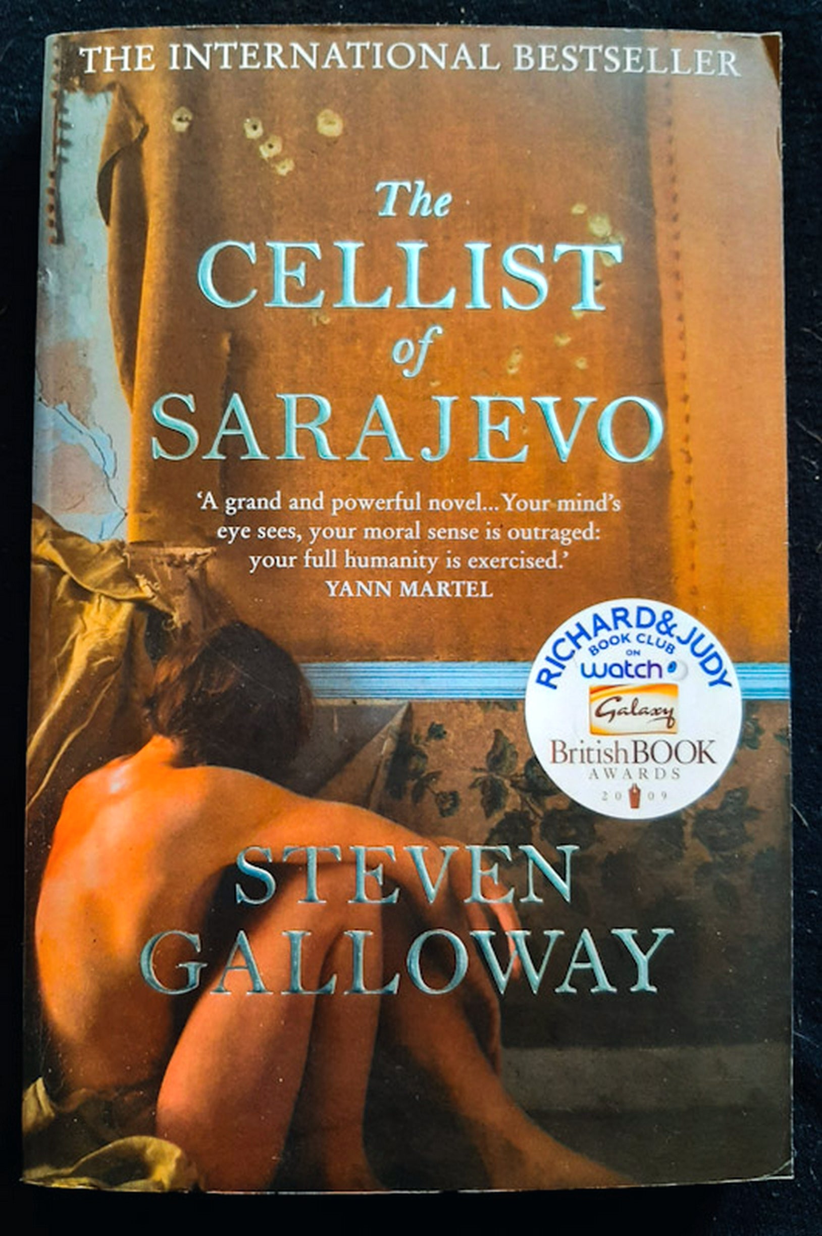 Front Cover Of The Cellist of Sarajevo (Steven Galloway)