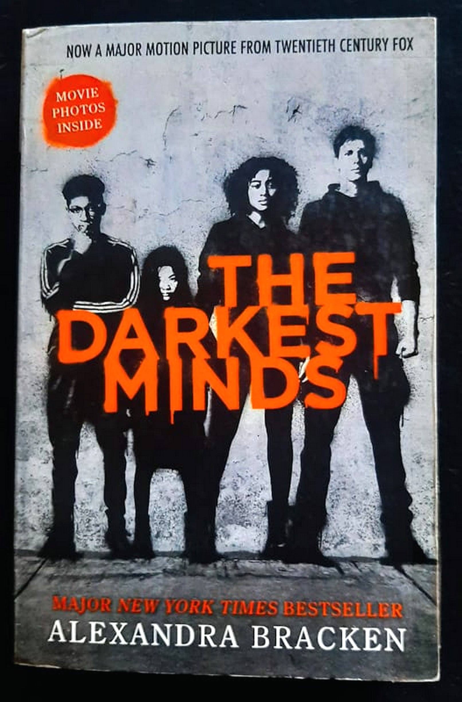 Front Cover Of The Darkest Minds (The Darkest Minds #1) (Alexandra Bracken)