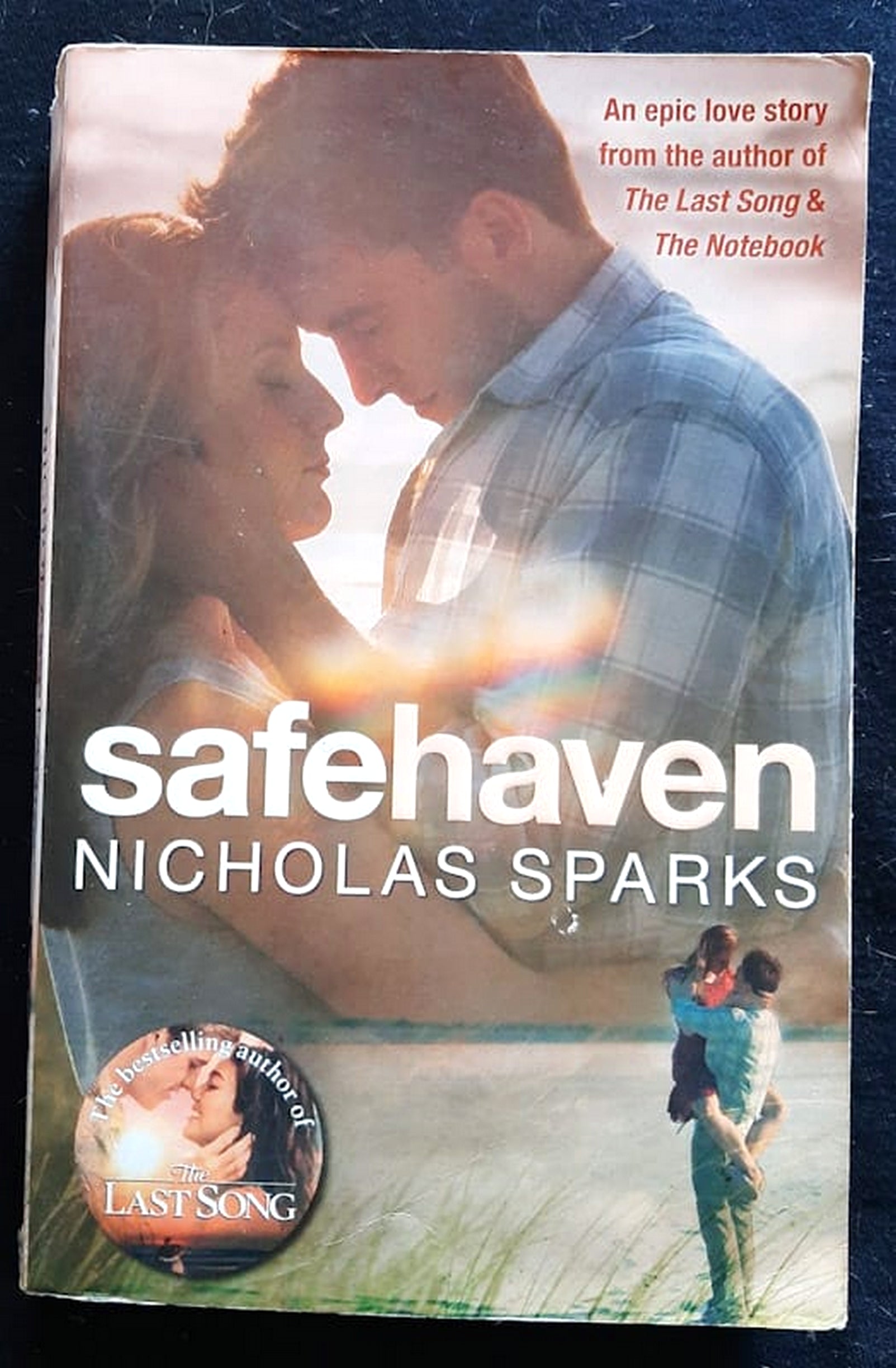 Front Cover Of Bestselling Book Safe Haven (Nicholas Sparks)