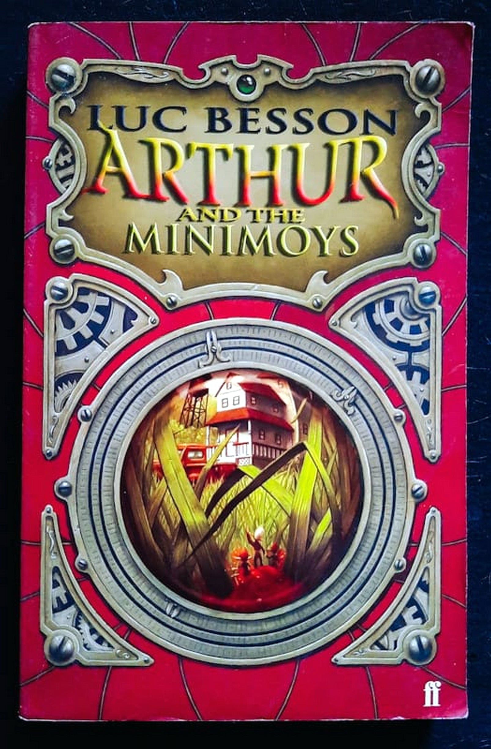 Front Cover Of Arthur and the Minimoys (Luc Besson)