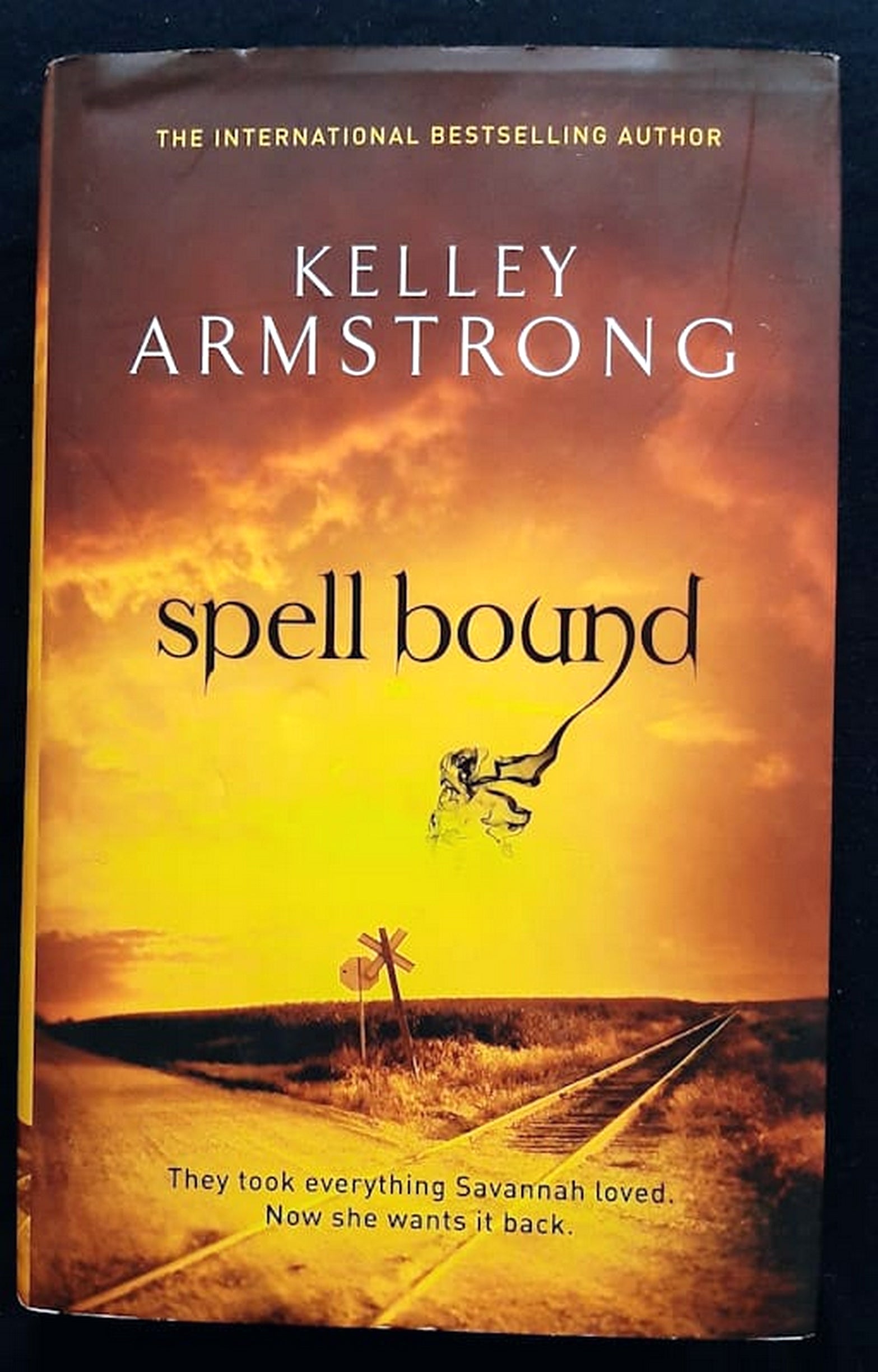 Front Cover Of Spell Bound (Otherworld #12) (Kelley Armstrong)