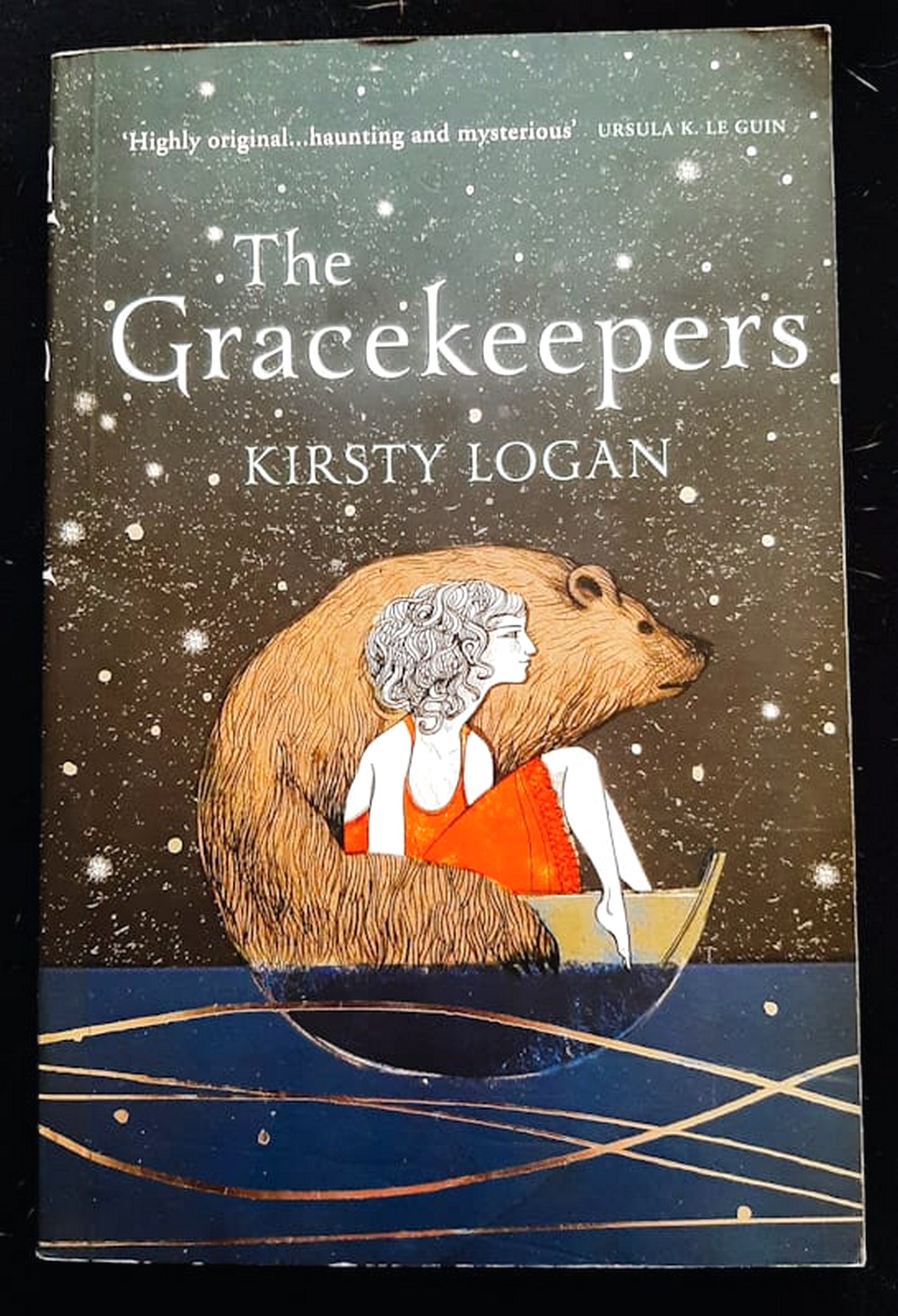 Front Cover Of The Gracekeepers (Gracekeepers #1) (Kirsty Logan)