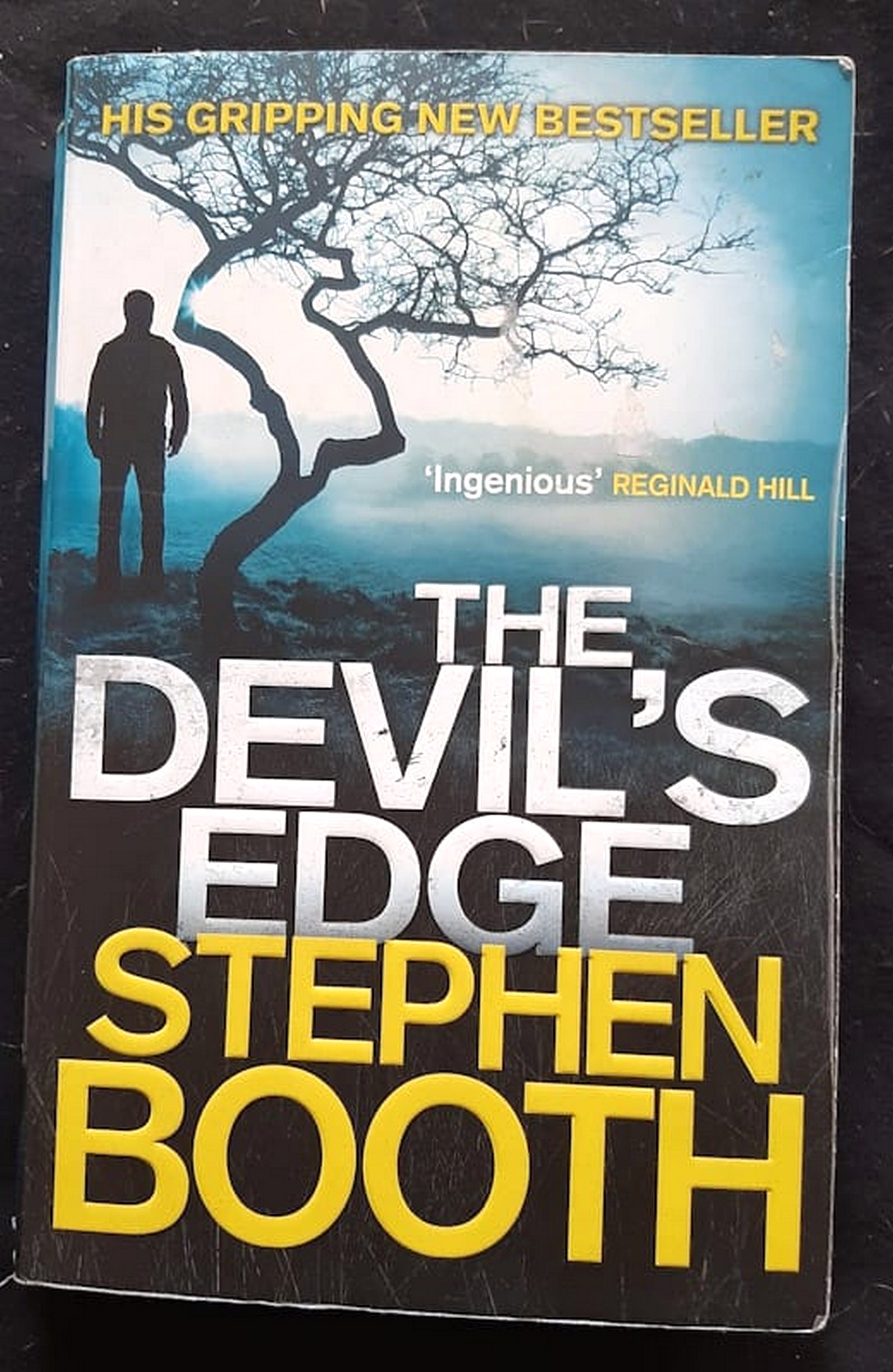 Front Cover Of The Devil's Edge (Ben Cooper & Diane Fry #11) (Stephen Booth)