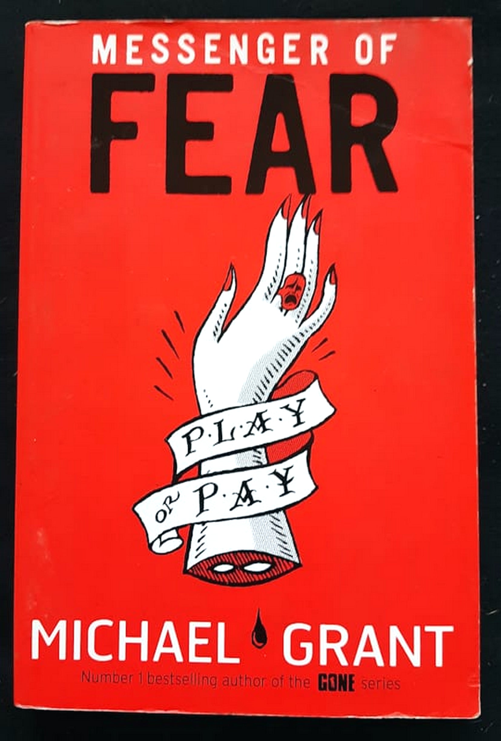 Front Cover Of Messenger of Fear (Messenger of Fear #1) (Michael Grant)