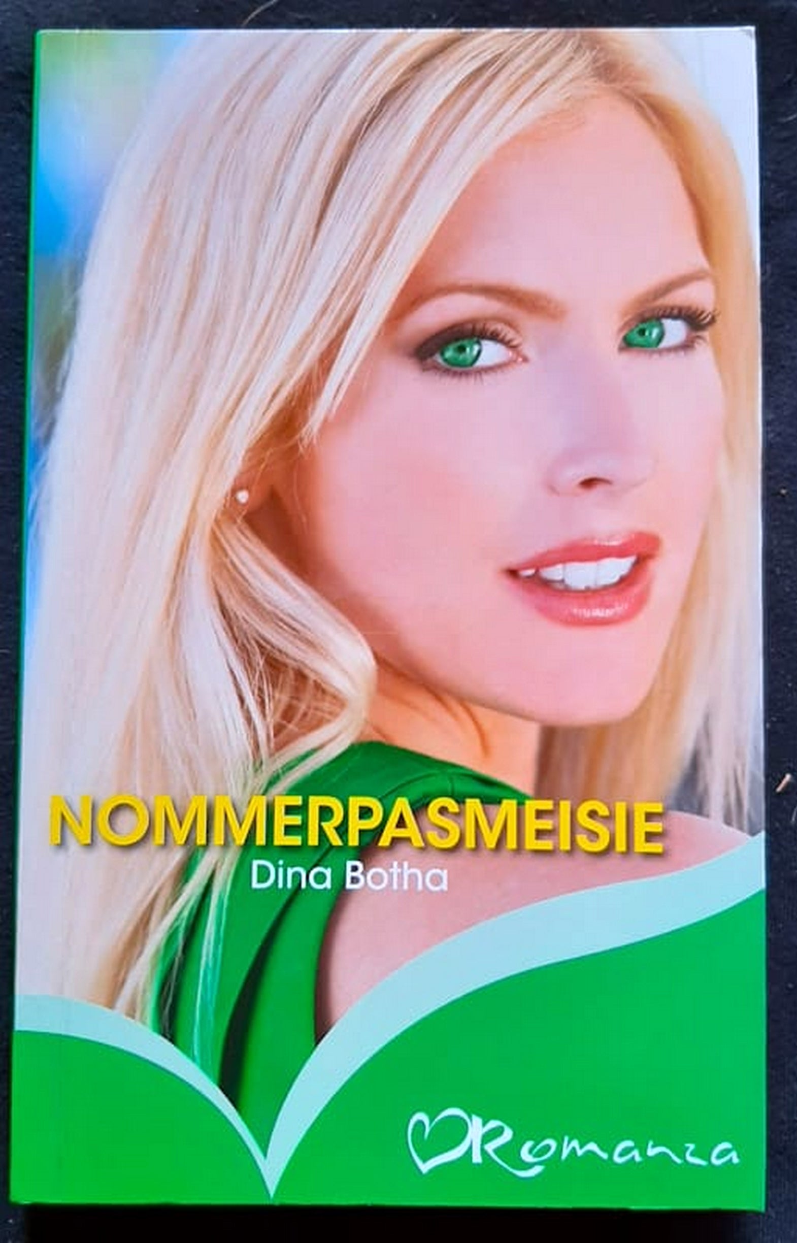 Front Cover Of Bestselling Book Nommerpasmeisie (Dina Botha
)
