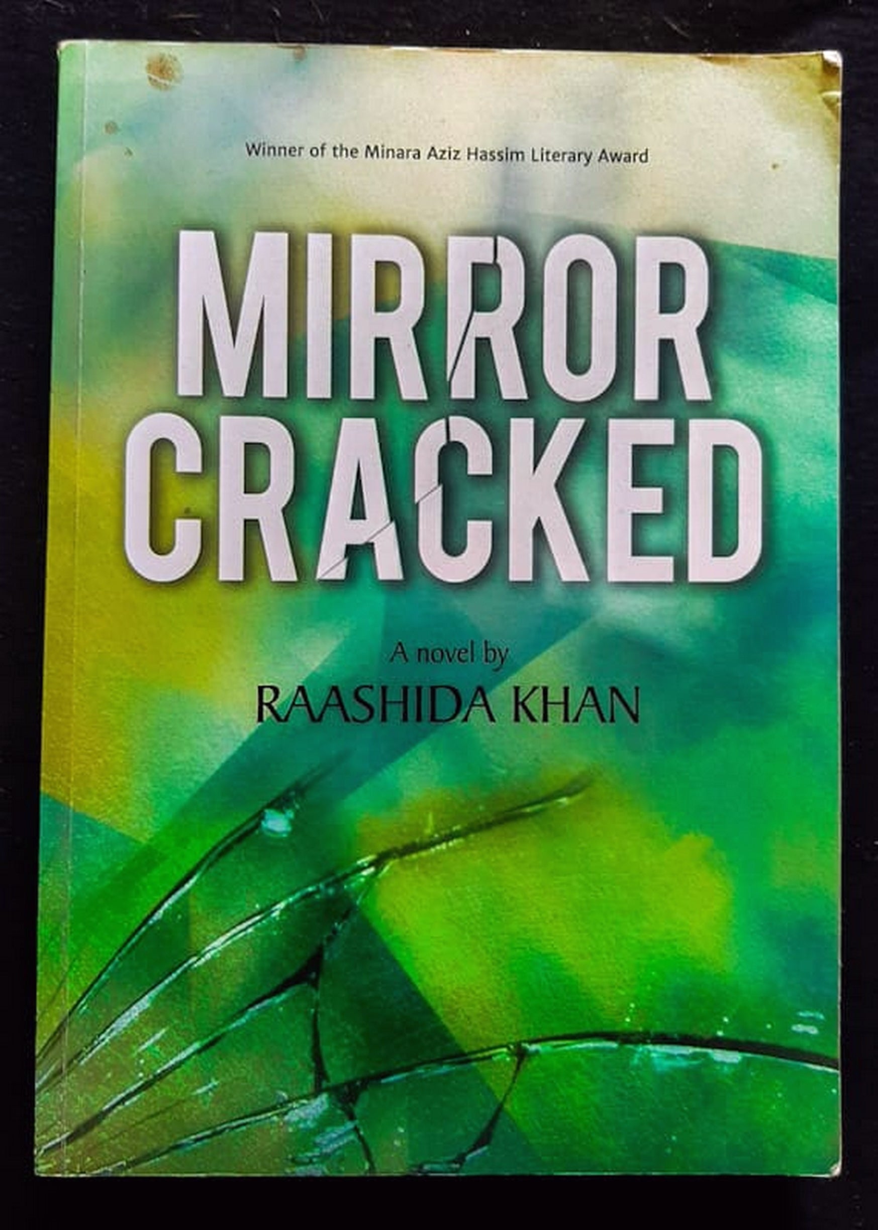 Front Cover Of Bestselling Book Mirror Cracked (Raashida Khan
)