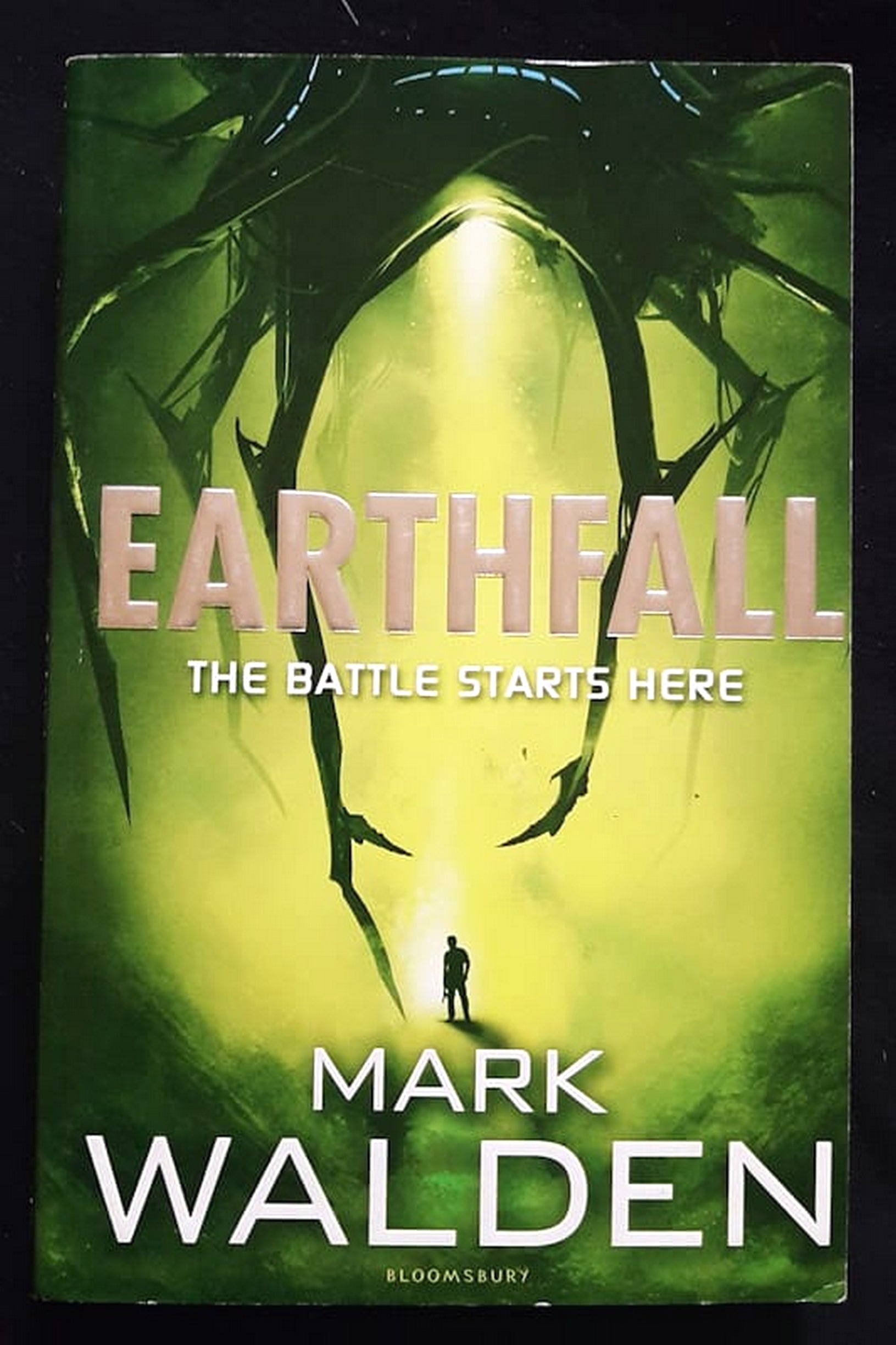 Front Cover Of Bestselling Book Earthfall (Earthfall #1) (Mark Walden
)
