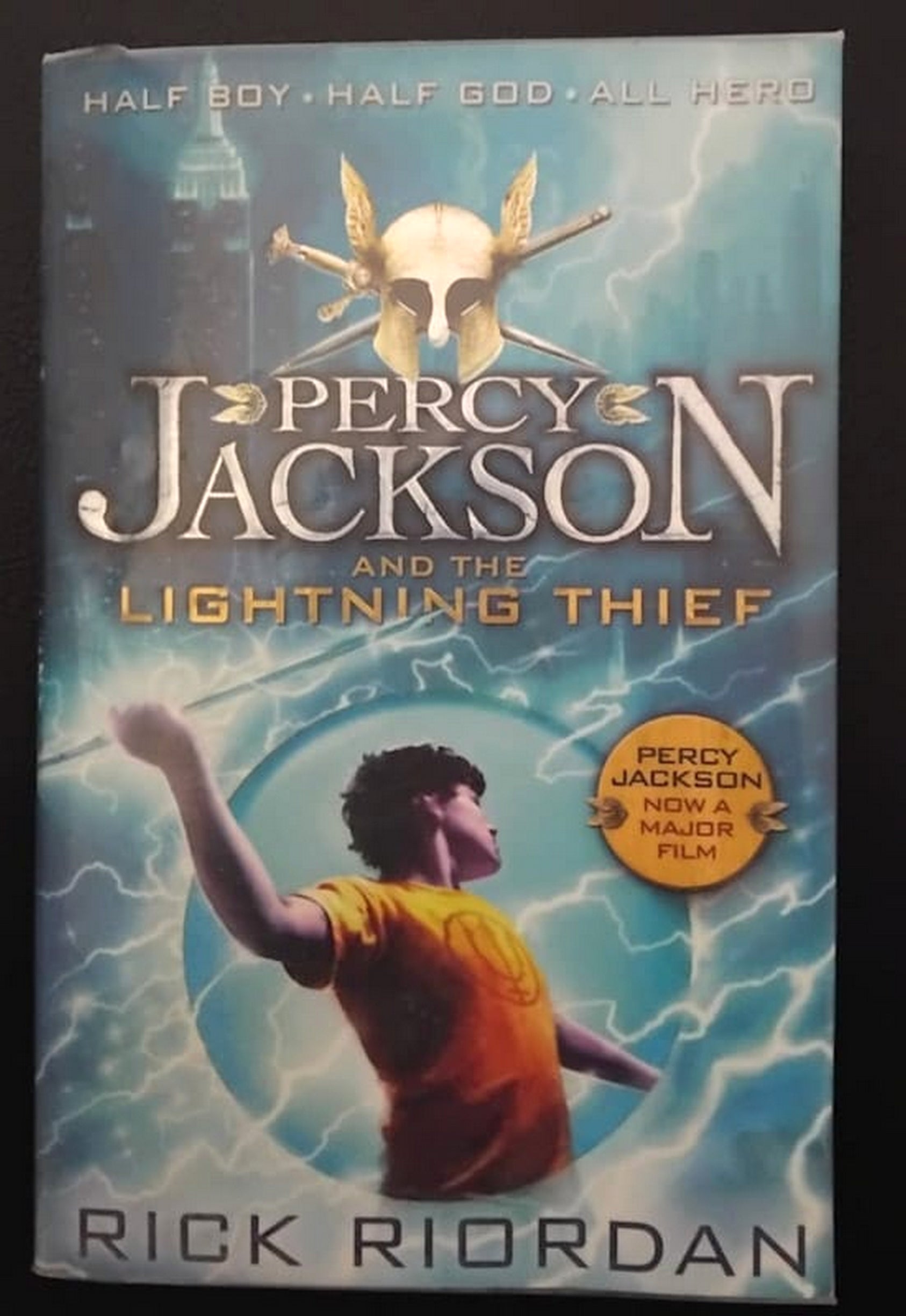 Front Cover Of Bestselling Book The Lightning Thief (Percy Jackson And The Olympians #1) (Rick Riordan
)