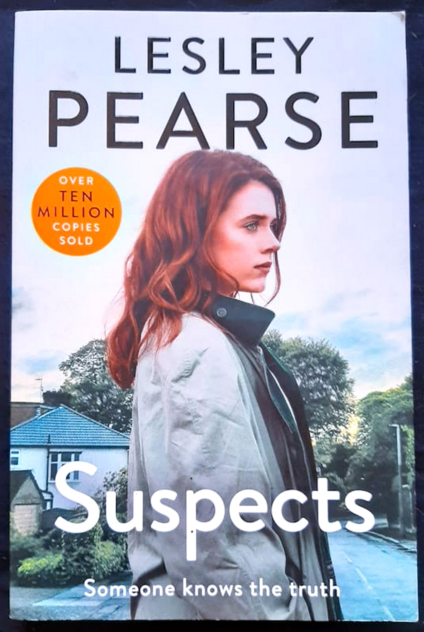 Front Cover Of Bestselling Book Suspects (Lesley Pearse
)