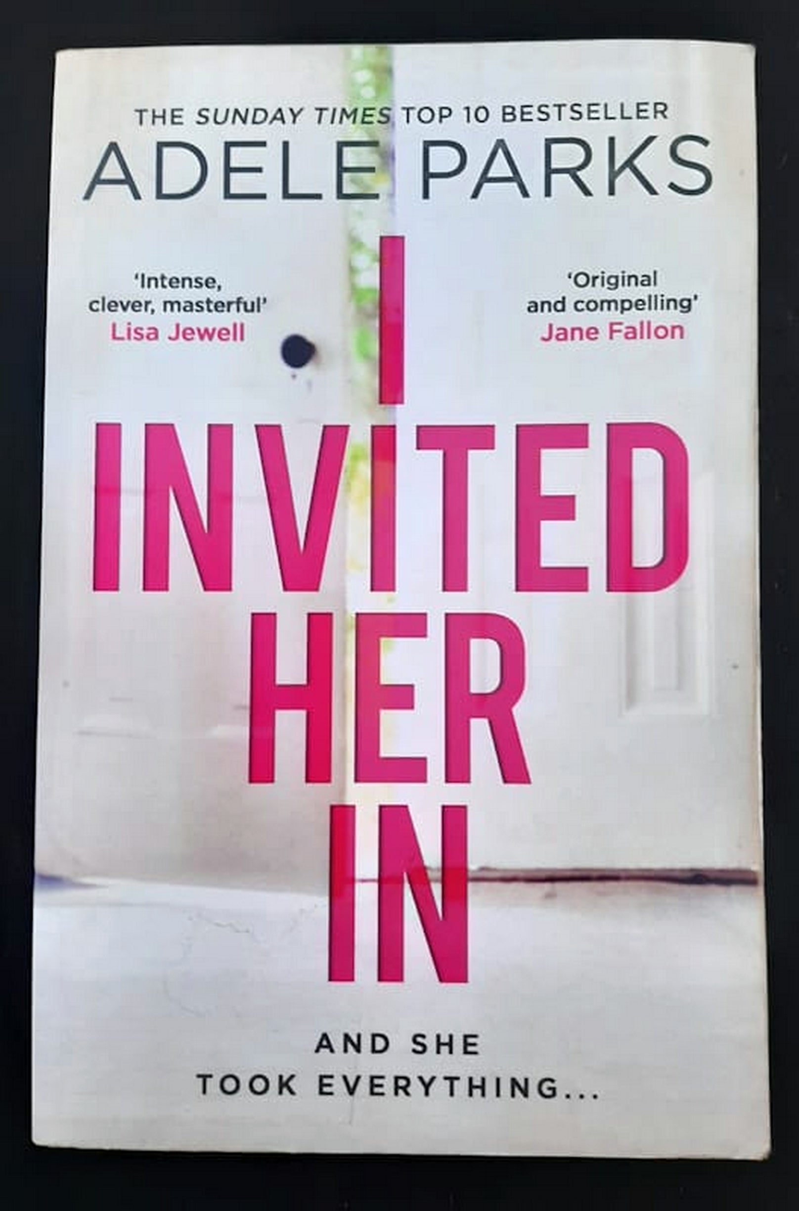Front Cover Of Bestselling Book I Invited Her In (Adele Parks
)