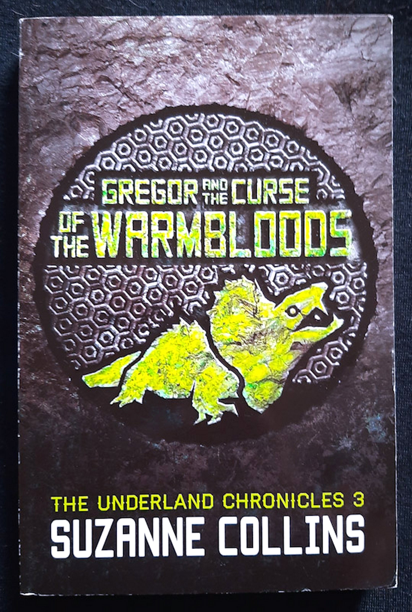 Front Cover Of Bestselling Book Gregor And The Curse Of The Warmbloods (Underland Chronicles #3) (Suzanne Collins
)