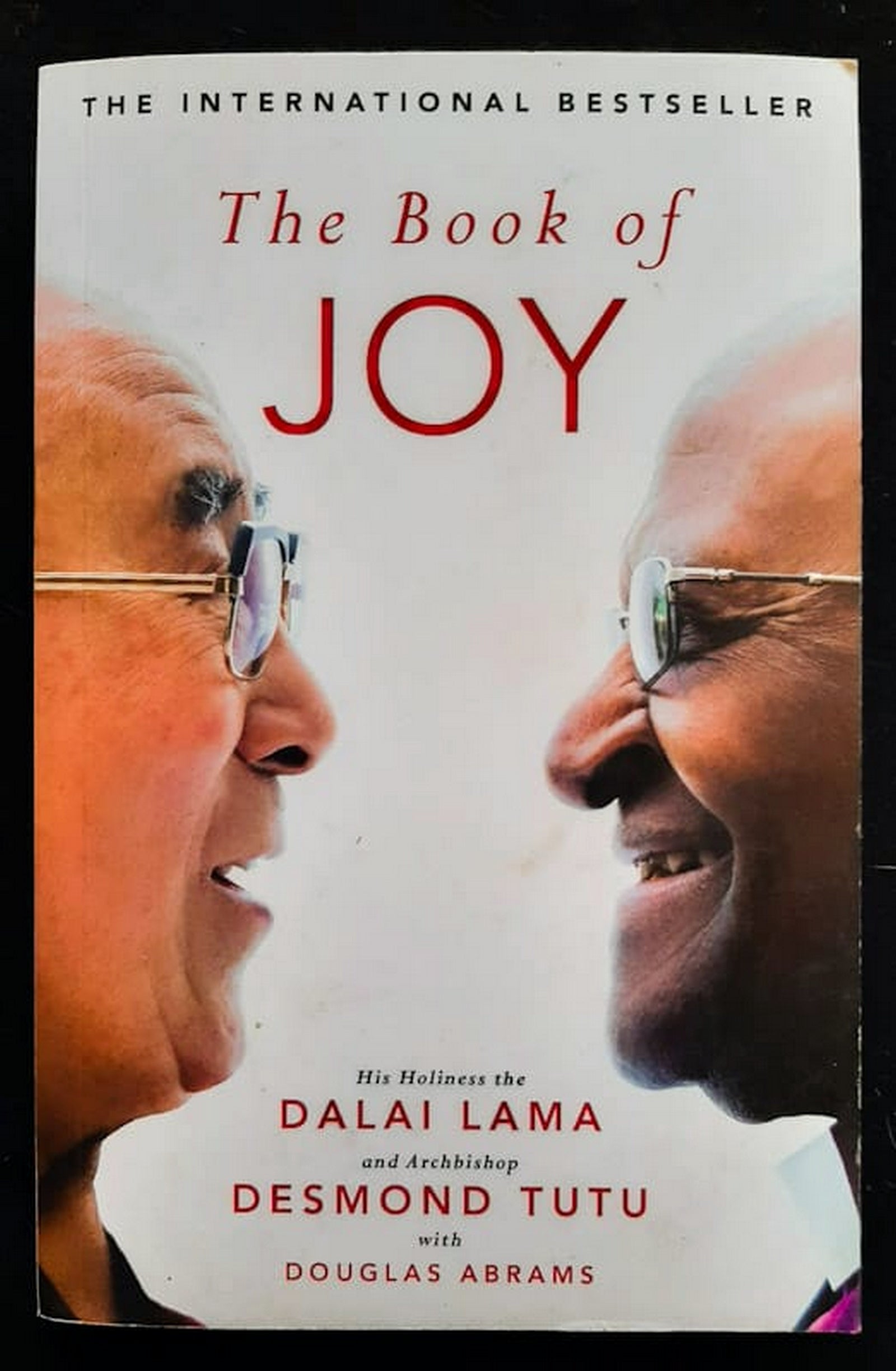 Front Cover Of Bestselling Book The Book Of Joy: Lasting Happiness In A Changing World (Desmond Tutu, Dalai Lama
)