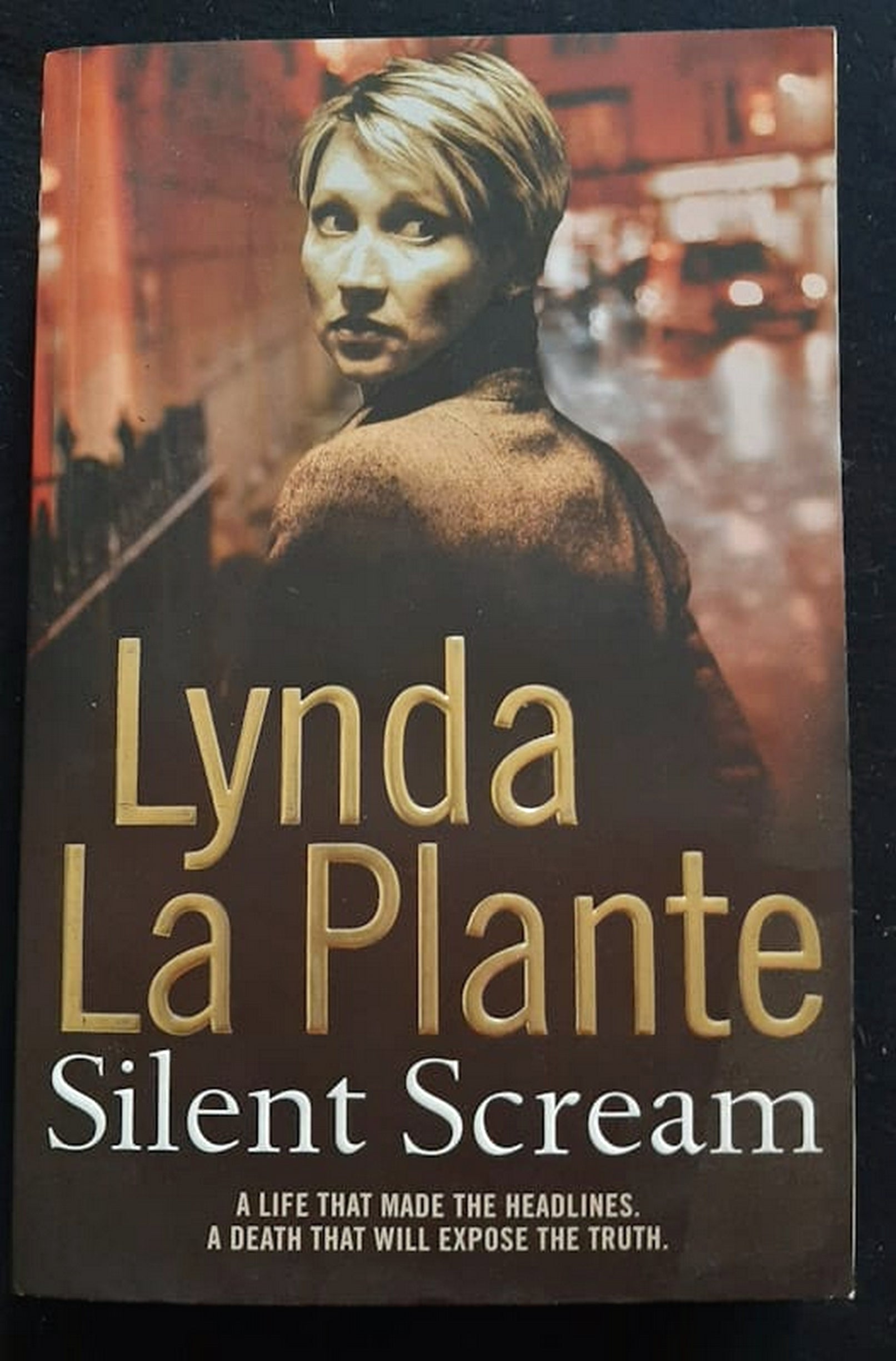 Front Cover Of Bestselling Book Silent Scream (Anna Travis #5) (Lynda La Plante
)