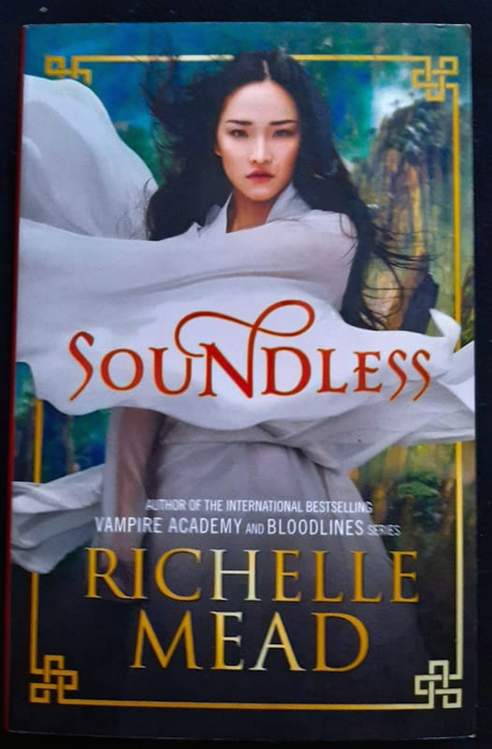 Front Cover Of Bestselling Book Soundless (Richelle Mead
)