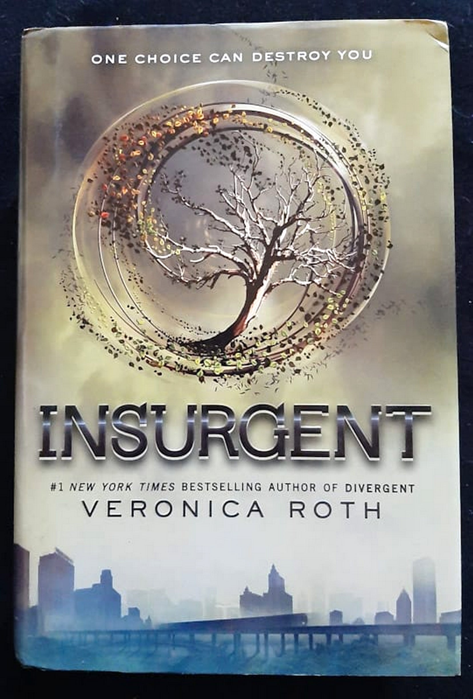 Front Cover Of Bestselling Book Insurgent (Divergent #2) (Veronica Roth
)