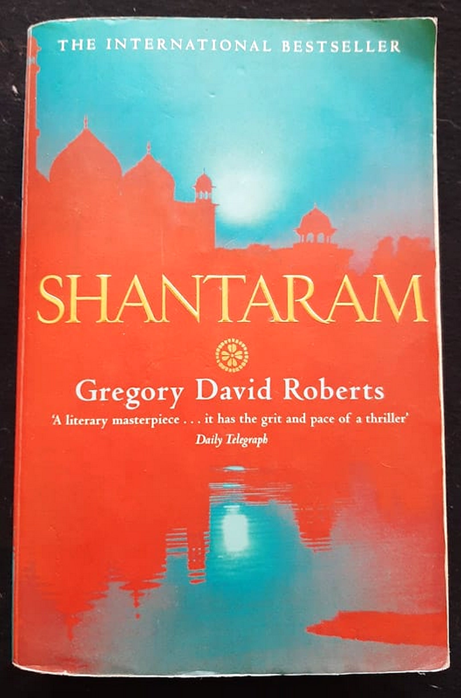 Front Cover Of Bestselling Book Shantaram (Shantaram #1) (Gregory David Roberts
)
