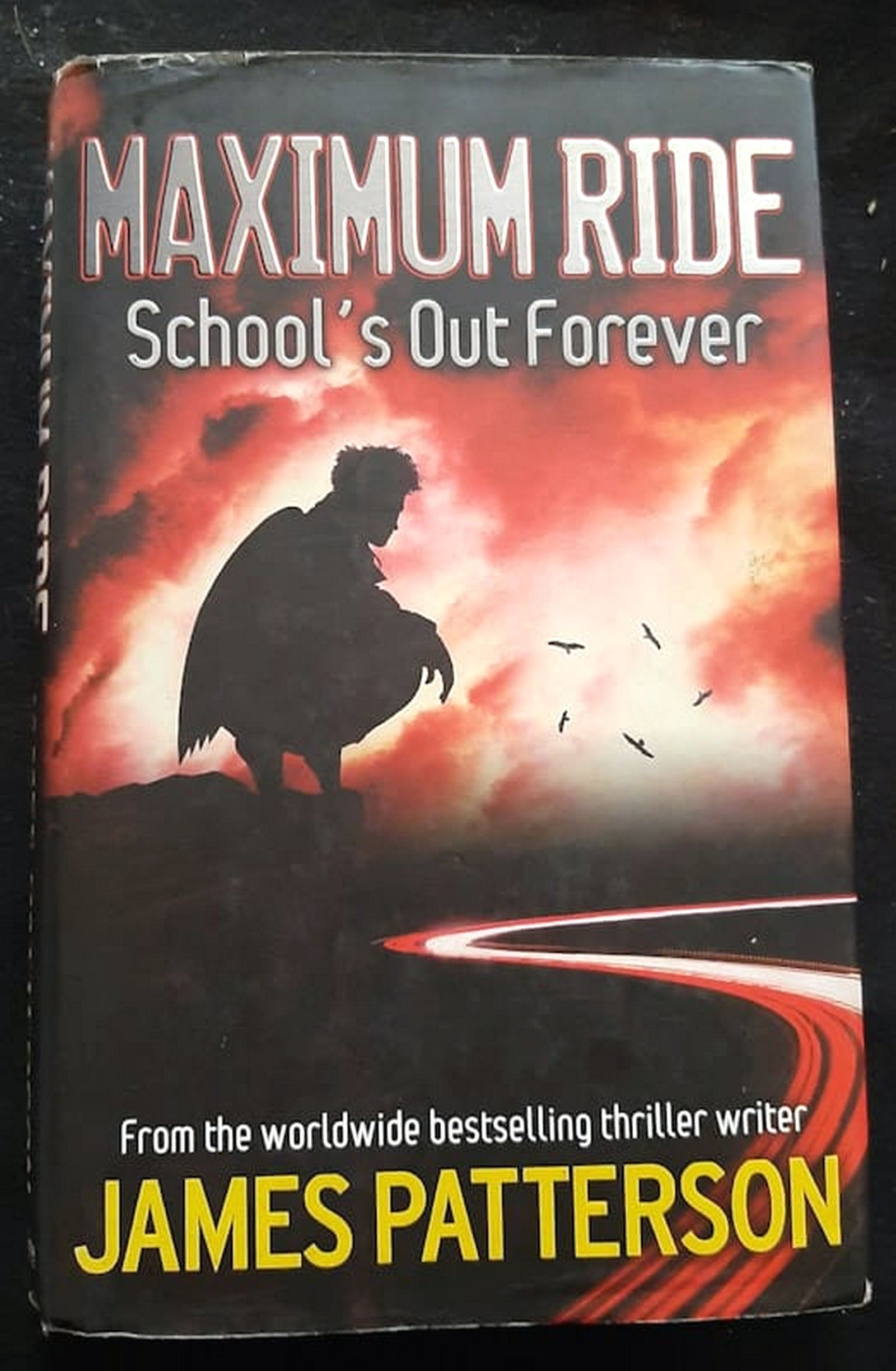 Front Cover Of Bestselling Book School'S Out���Forever (Maximum Ride #2) (James Patte