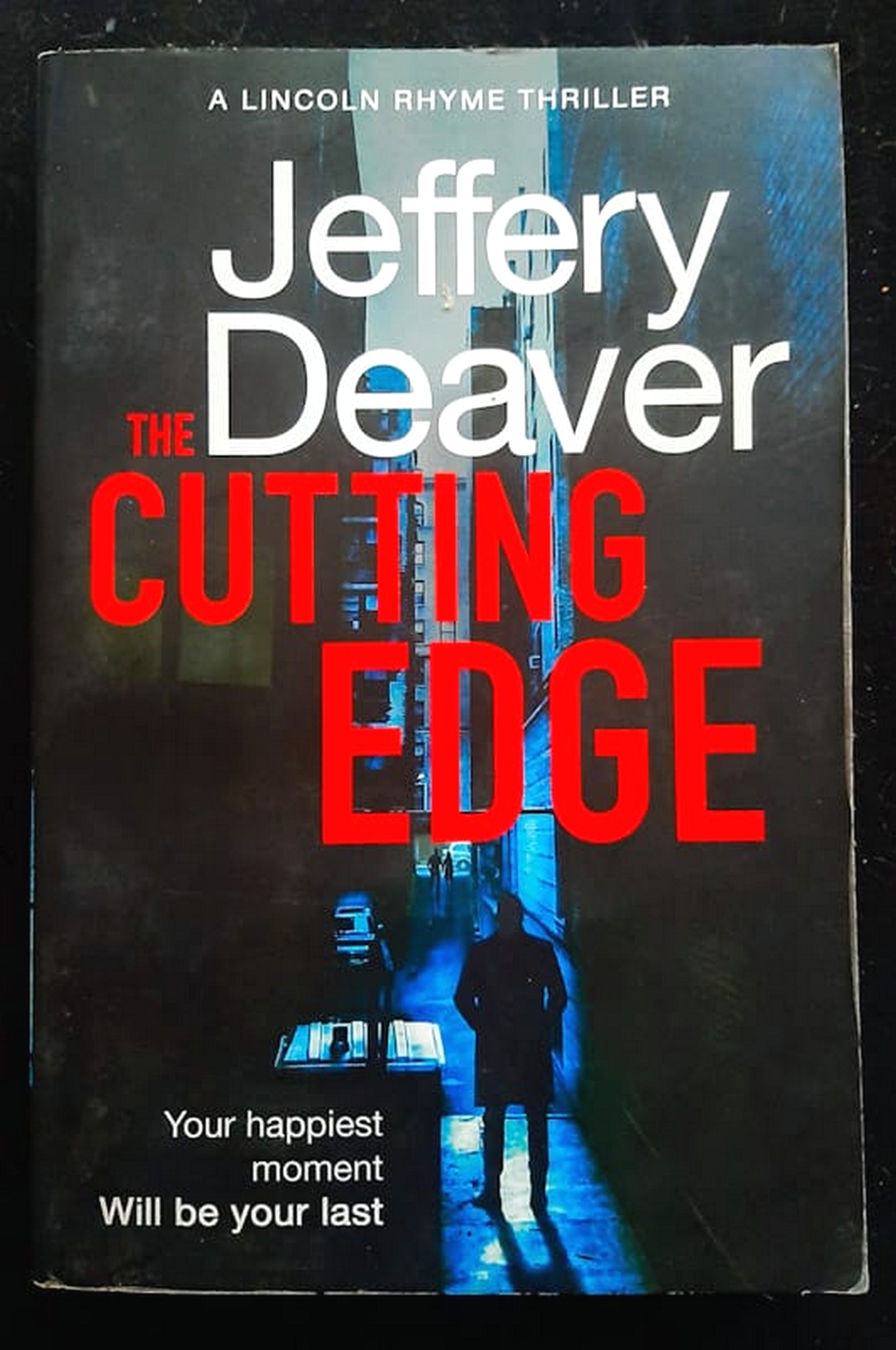 Front Cover Of Bestselling Book The Cutting Edge (Lincoln Rhyme #14) (Jeffery Deaver
)