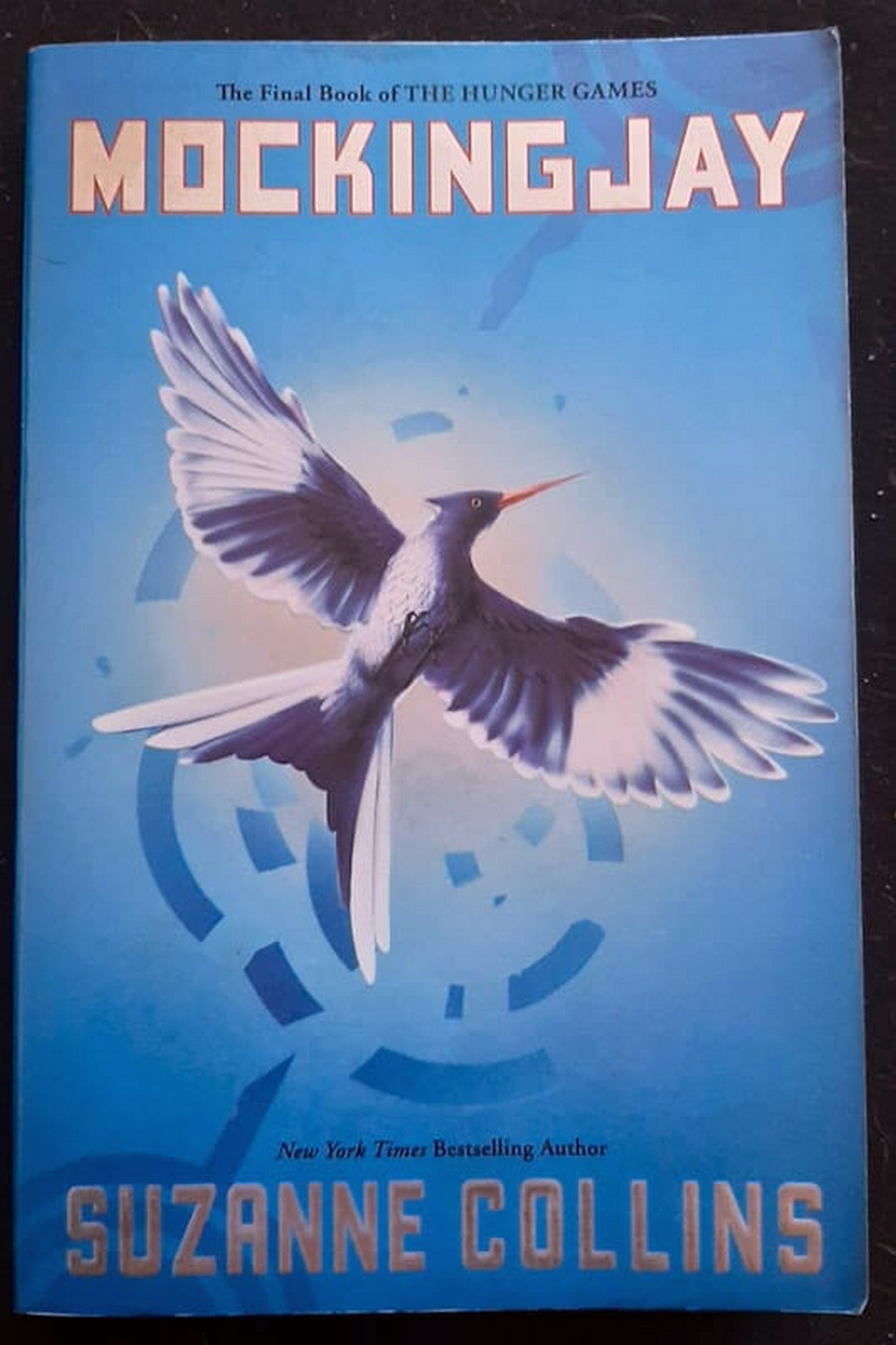 Front Cover Of Bestselling Book Mockingjay (The Hunger Games #3) (Suzanne Collins
)