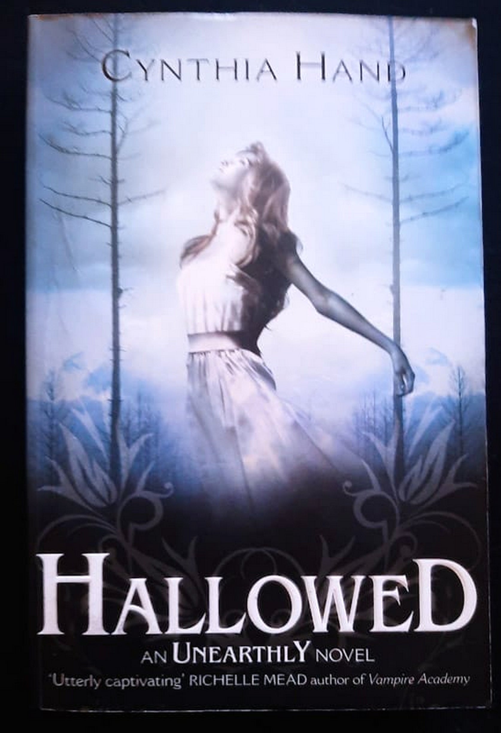 Front Cover Of Bestselling Book Hallowed (Unearthly #2) (Cynthia Hand
)
