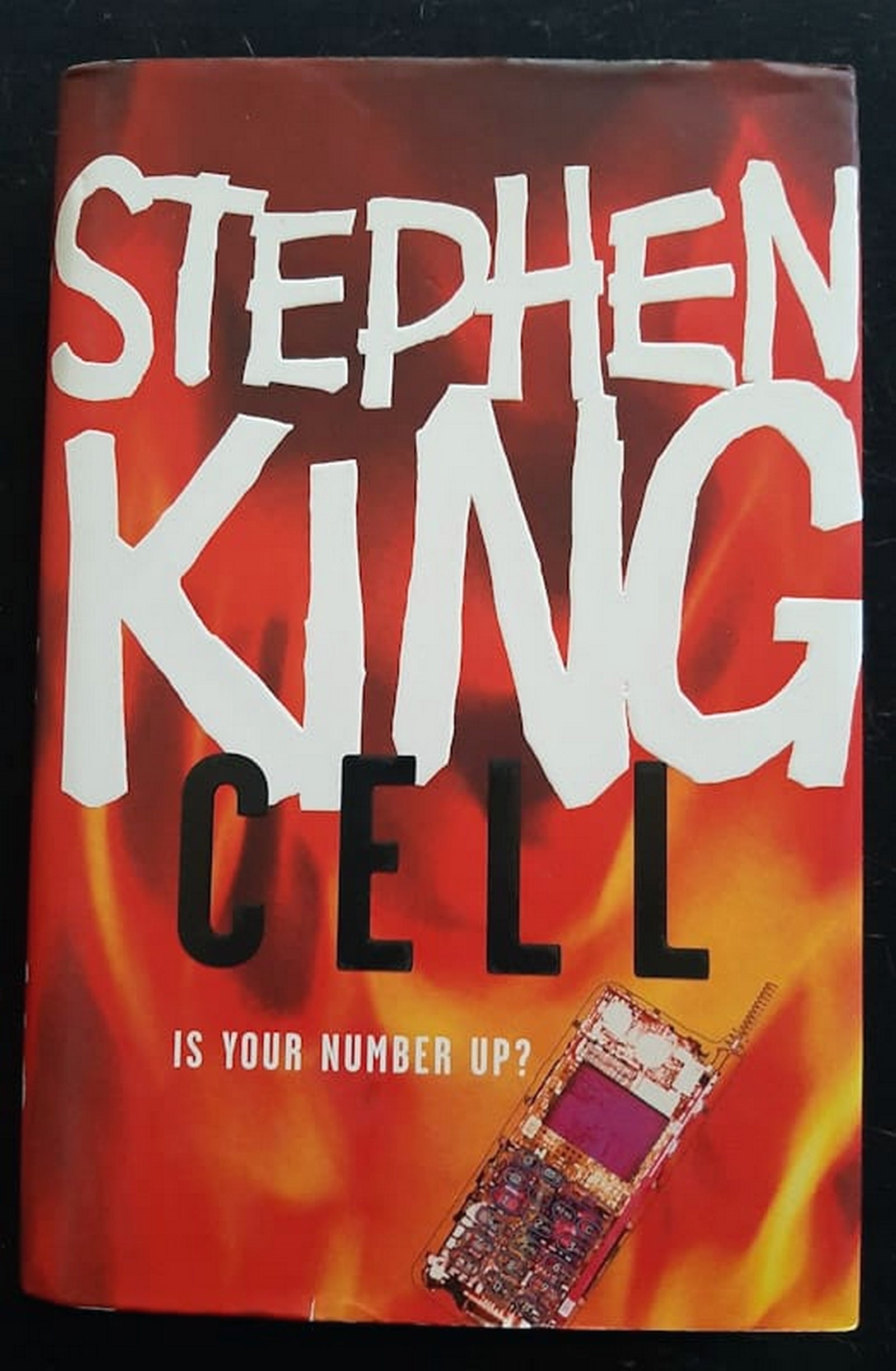 Front Cover Of Bestselling Book Cell (Stephen King
)
